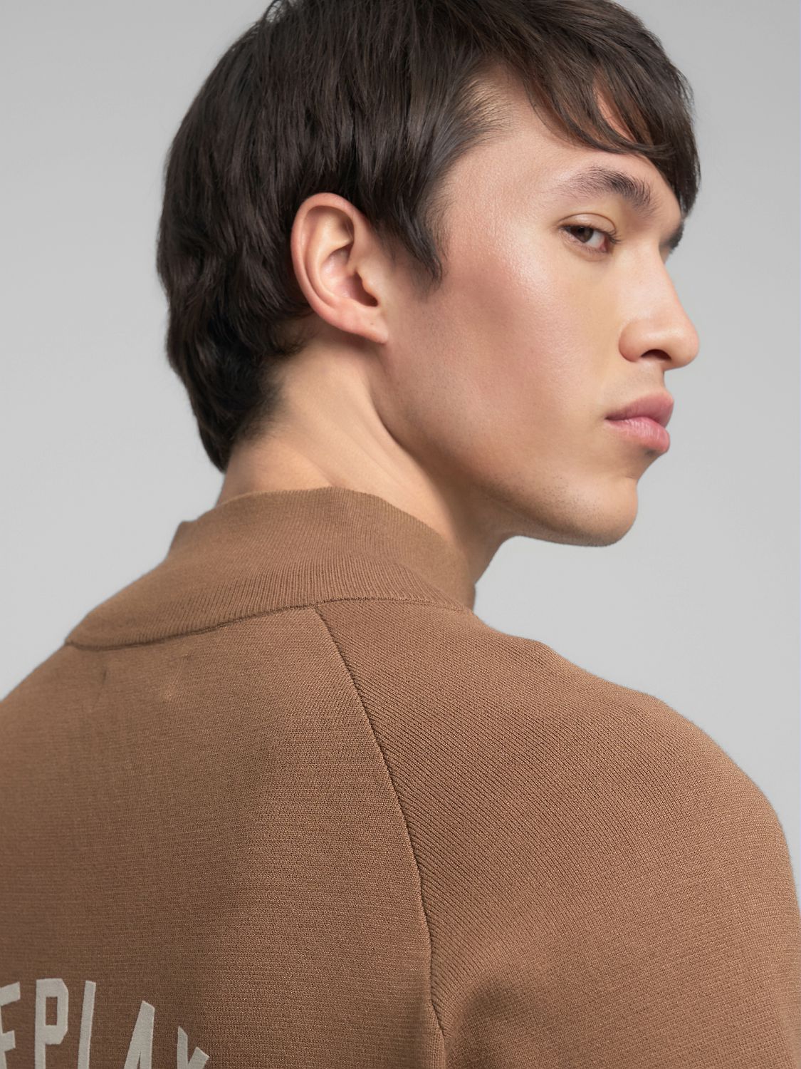 Stylová pánská mikina na zip s límcem