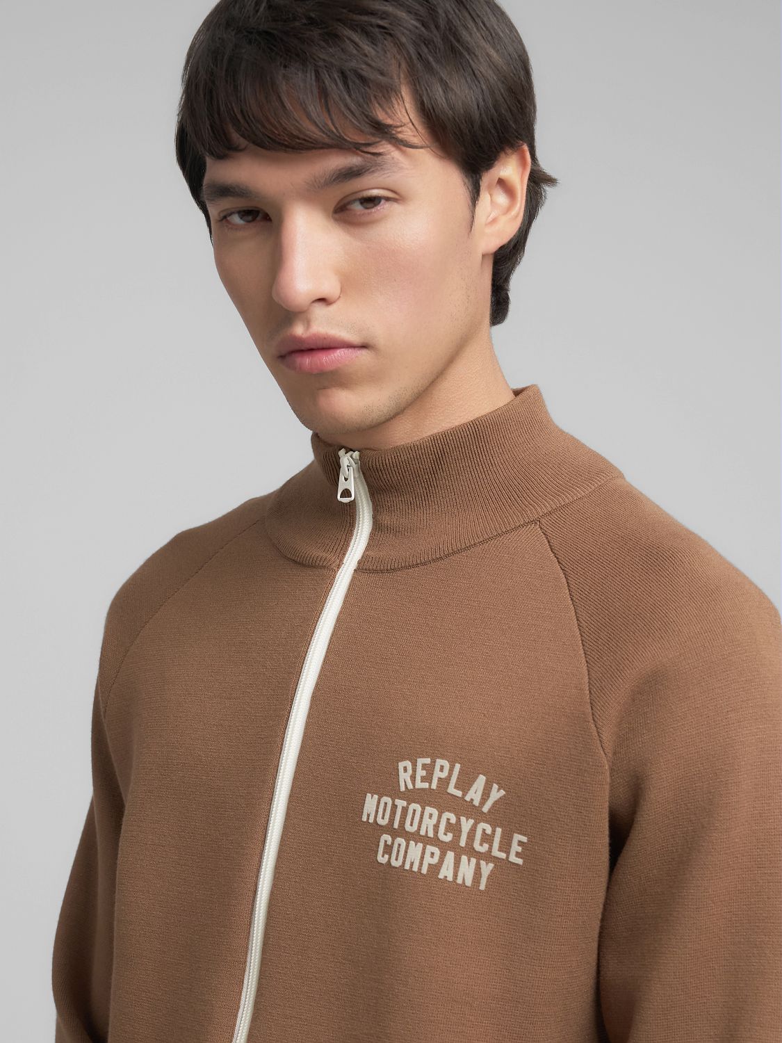 Stylová pánská mikina na zip s límcem