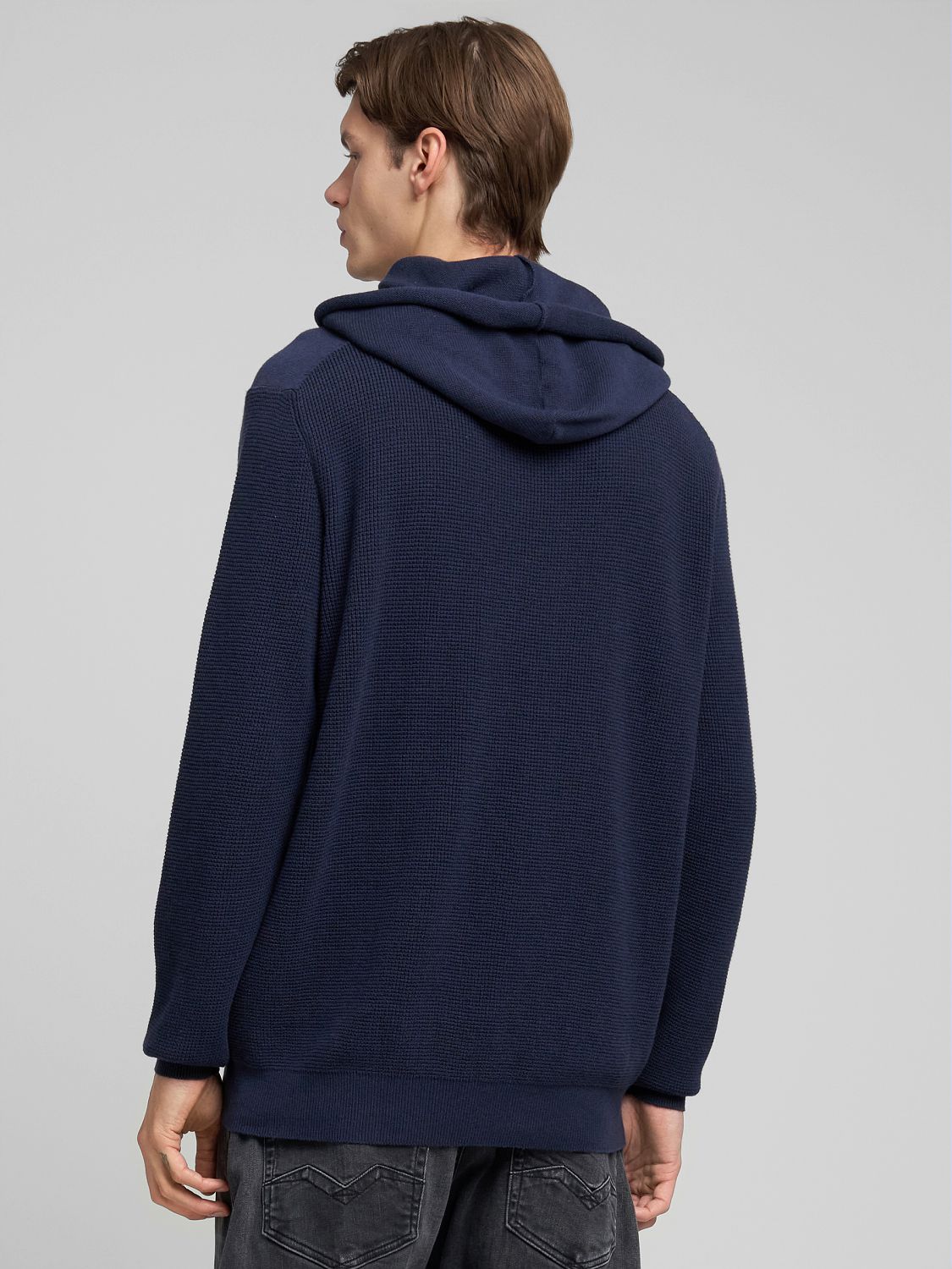 Pánský svetr s kapucí a potiskem