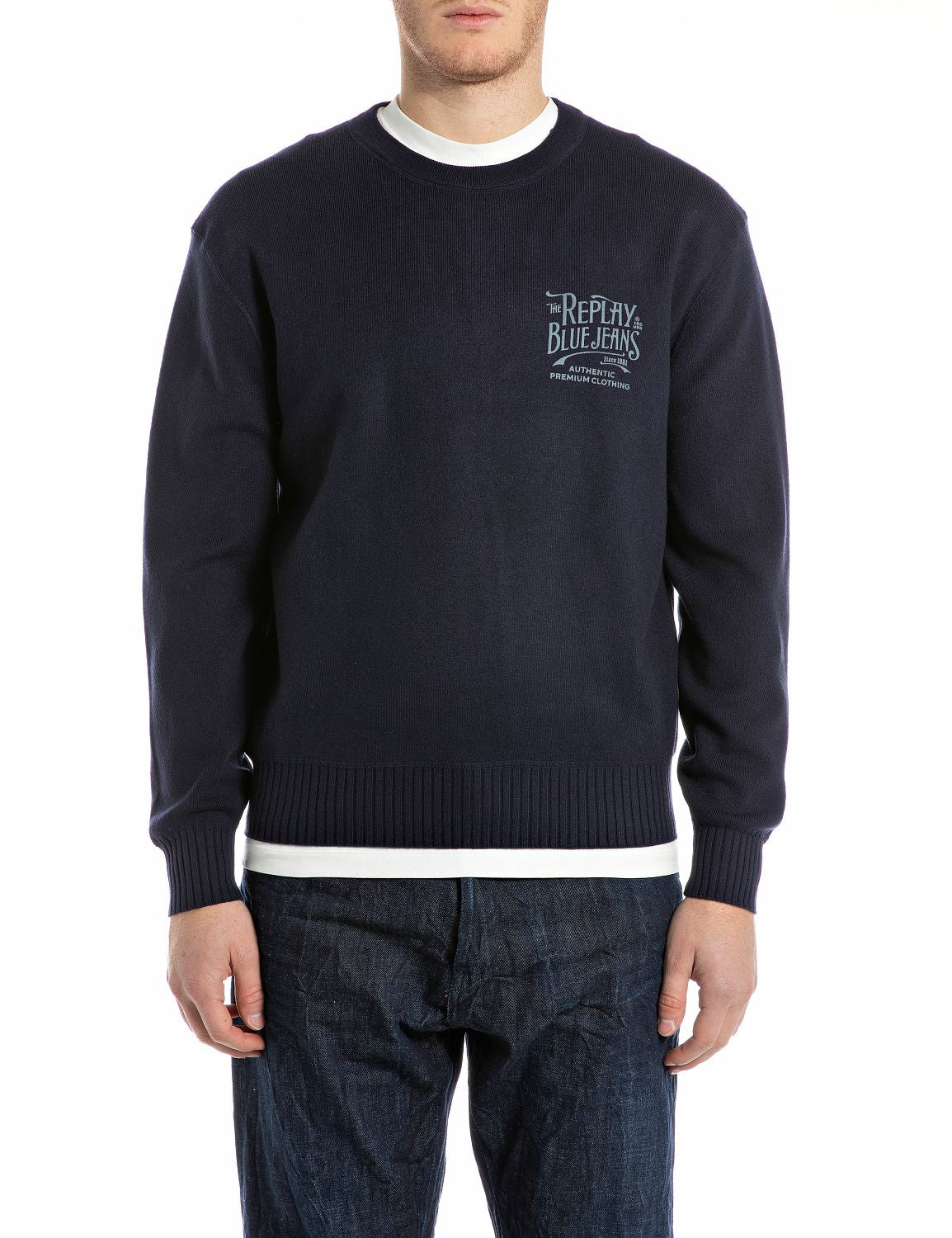 Pánský svetr z recyklovaného materiálu s logem na hrudi