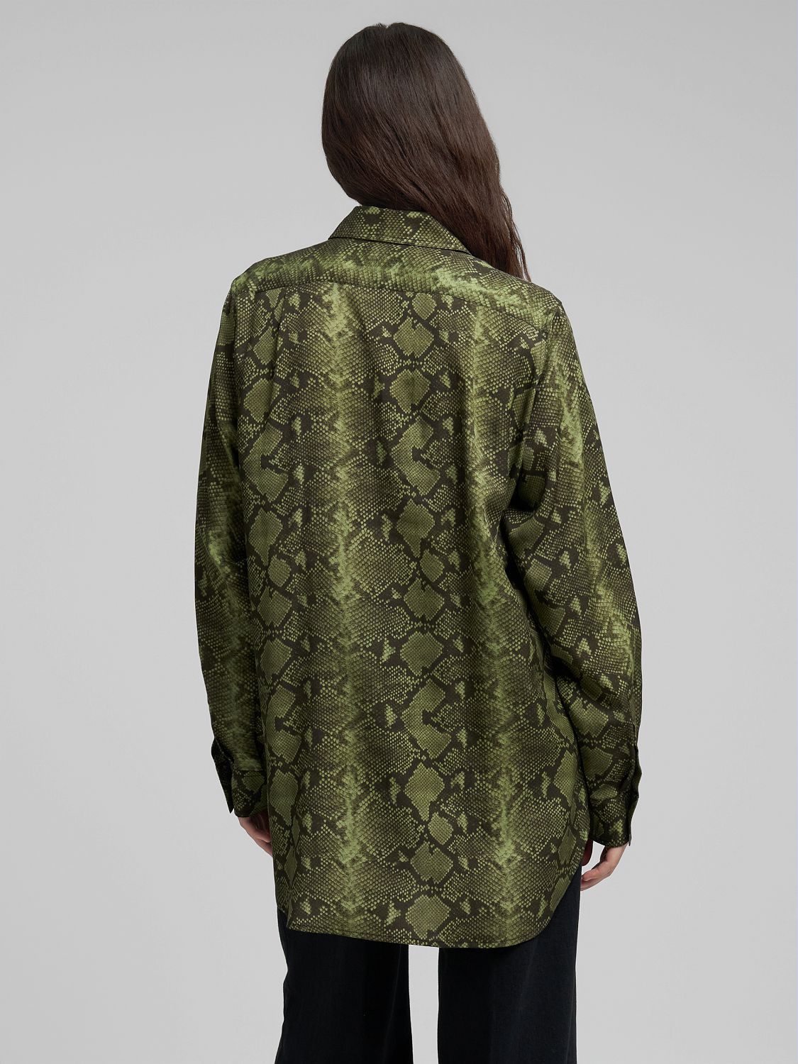 Dámská košile s hadím vzorem