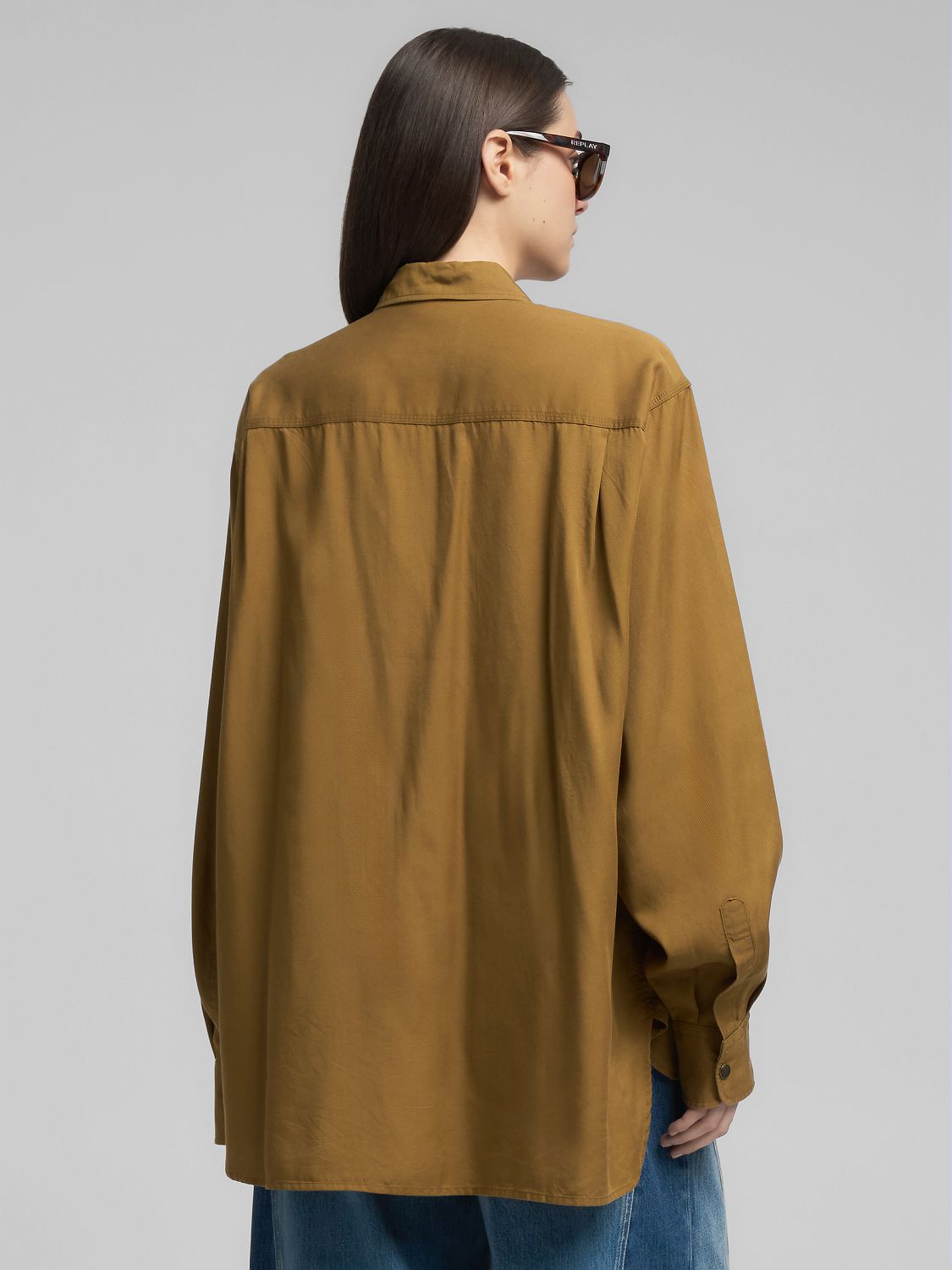 Dámská oversized košile s kapsami