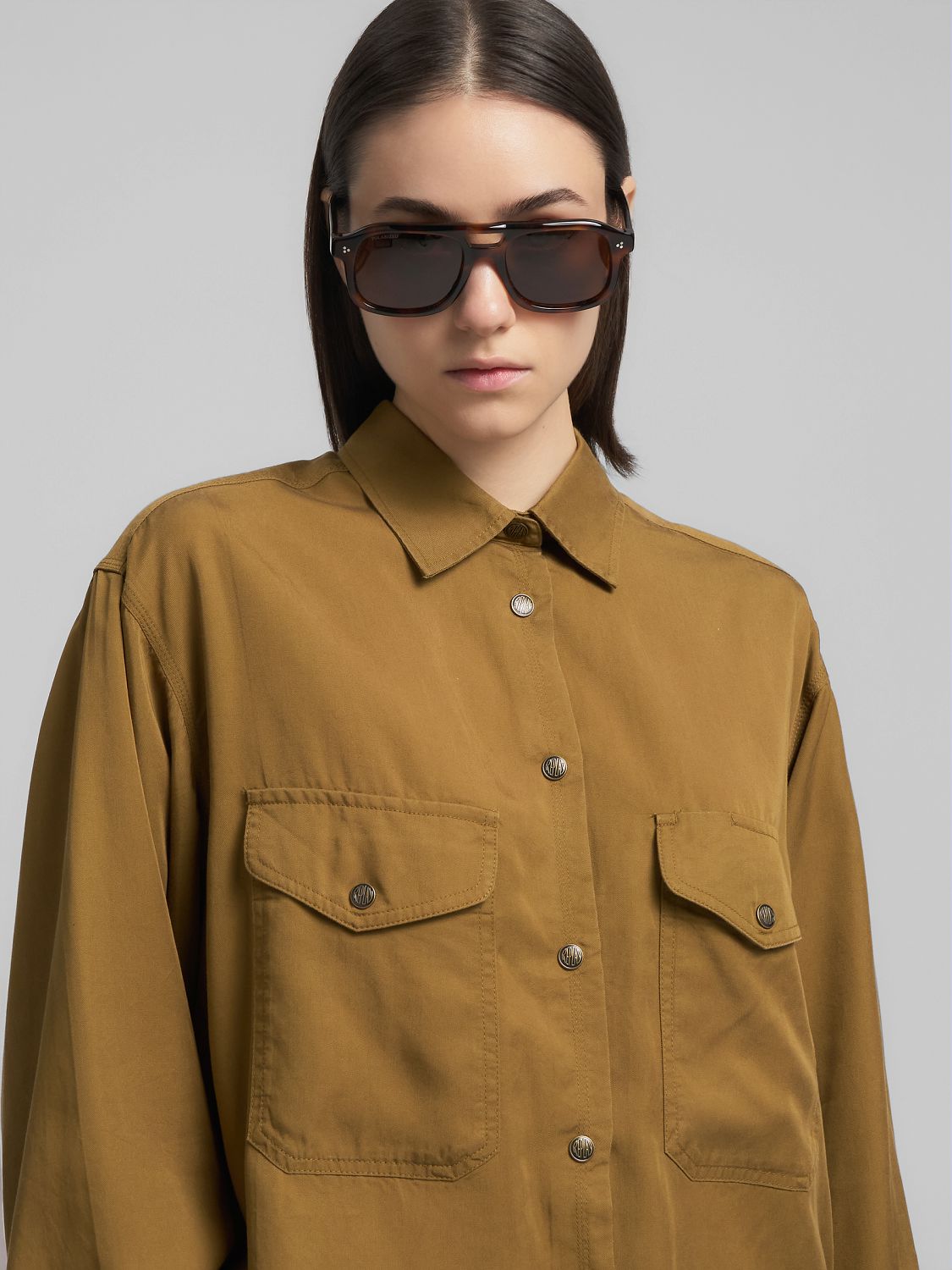 Dámská oversized košile s kapsami