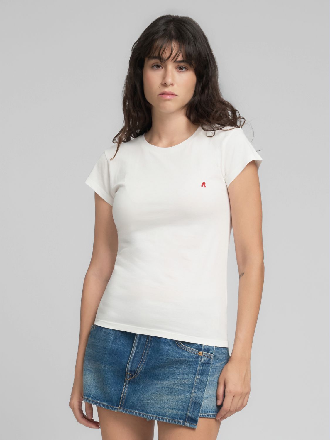 Dámské přiléhavé tričko s výšivkou