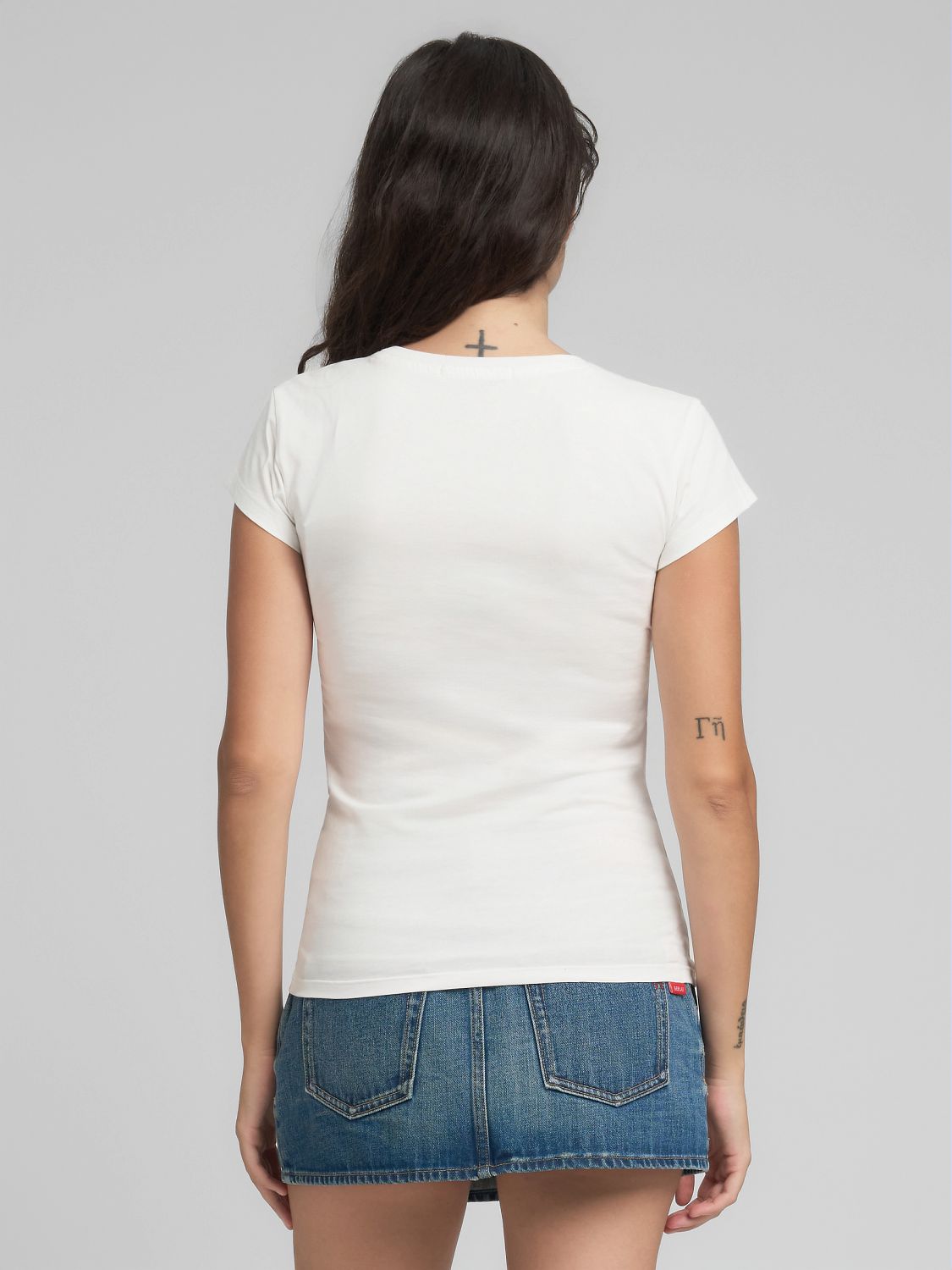 Dámské přiléhavé tričko s výšivkou