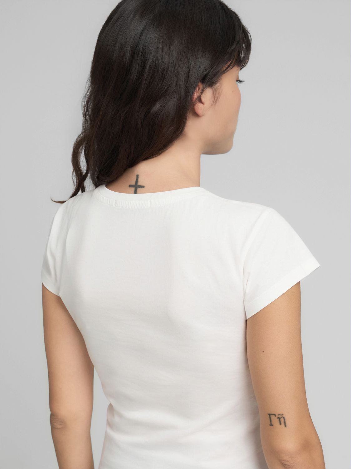 Dámské přiléhavé tričko s výšivkou