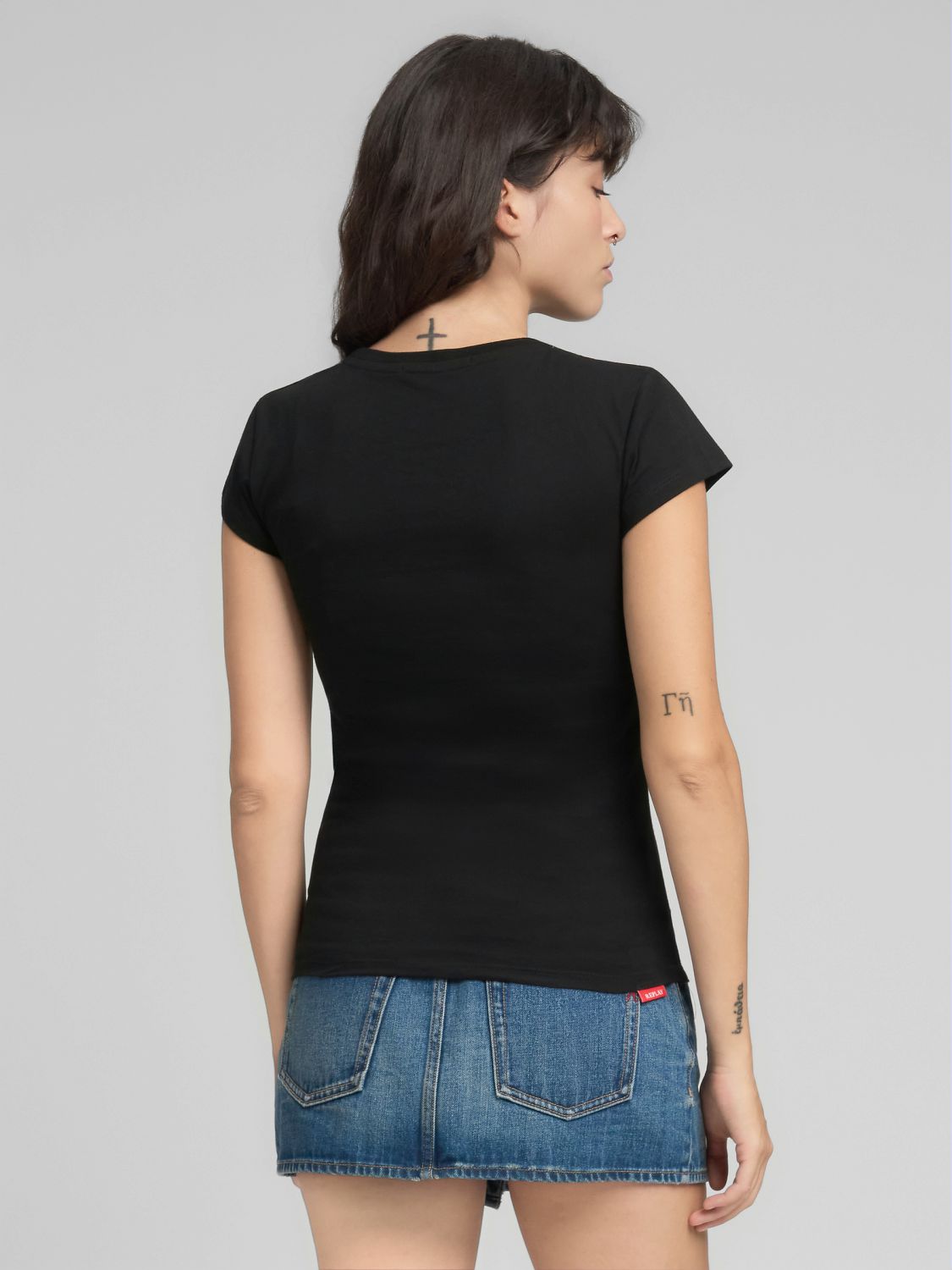 Dámské přiléhavé tričko s výšivkou