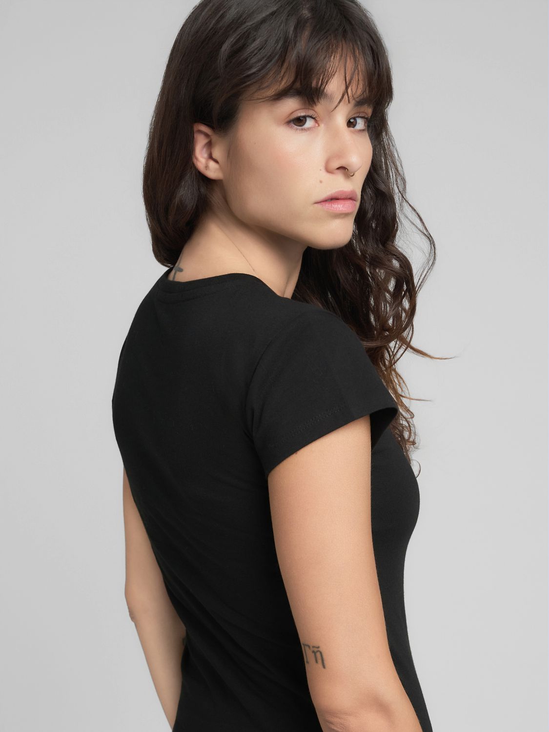 Dámské přiléhavé tričko s výšivkou