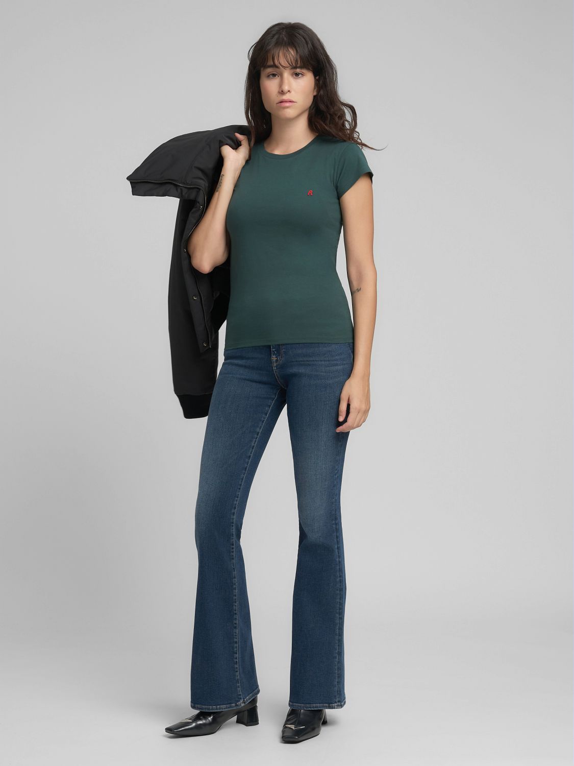 Dámské přiléhavé tričko s výšivkou