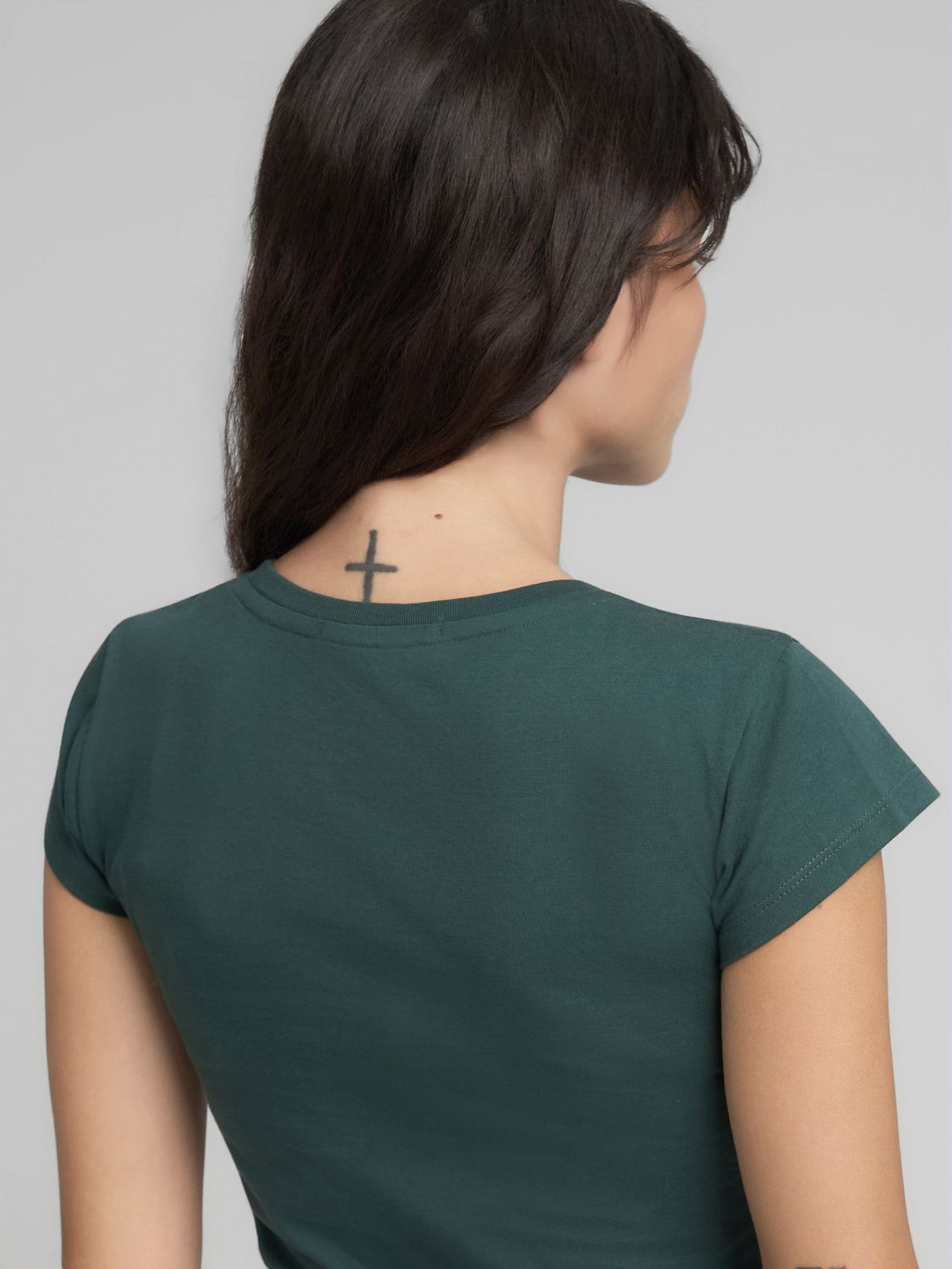 Dámské přiléhavé tričko s výšivkou