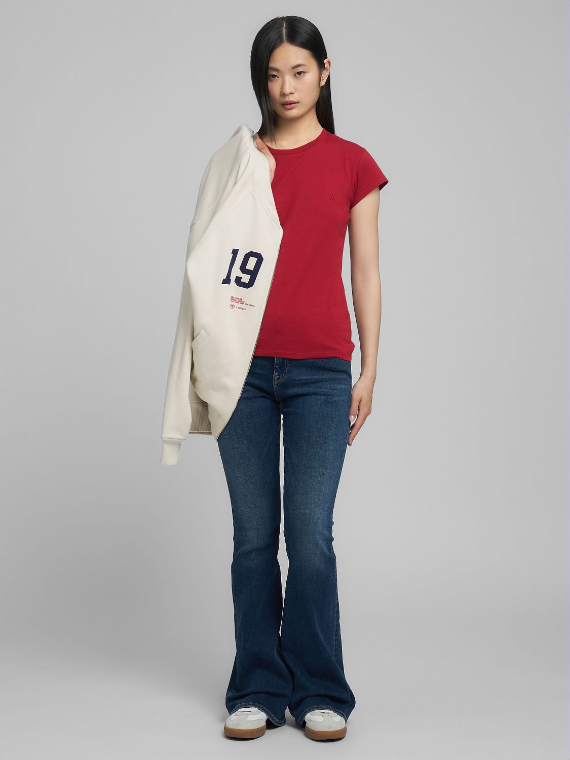 Dámské přiléhavé tričko s výšivkou