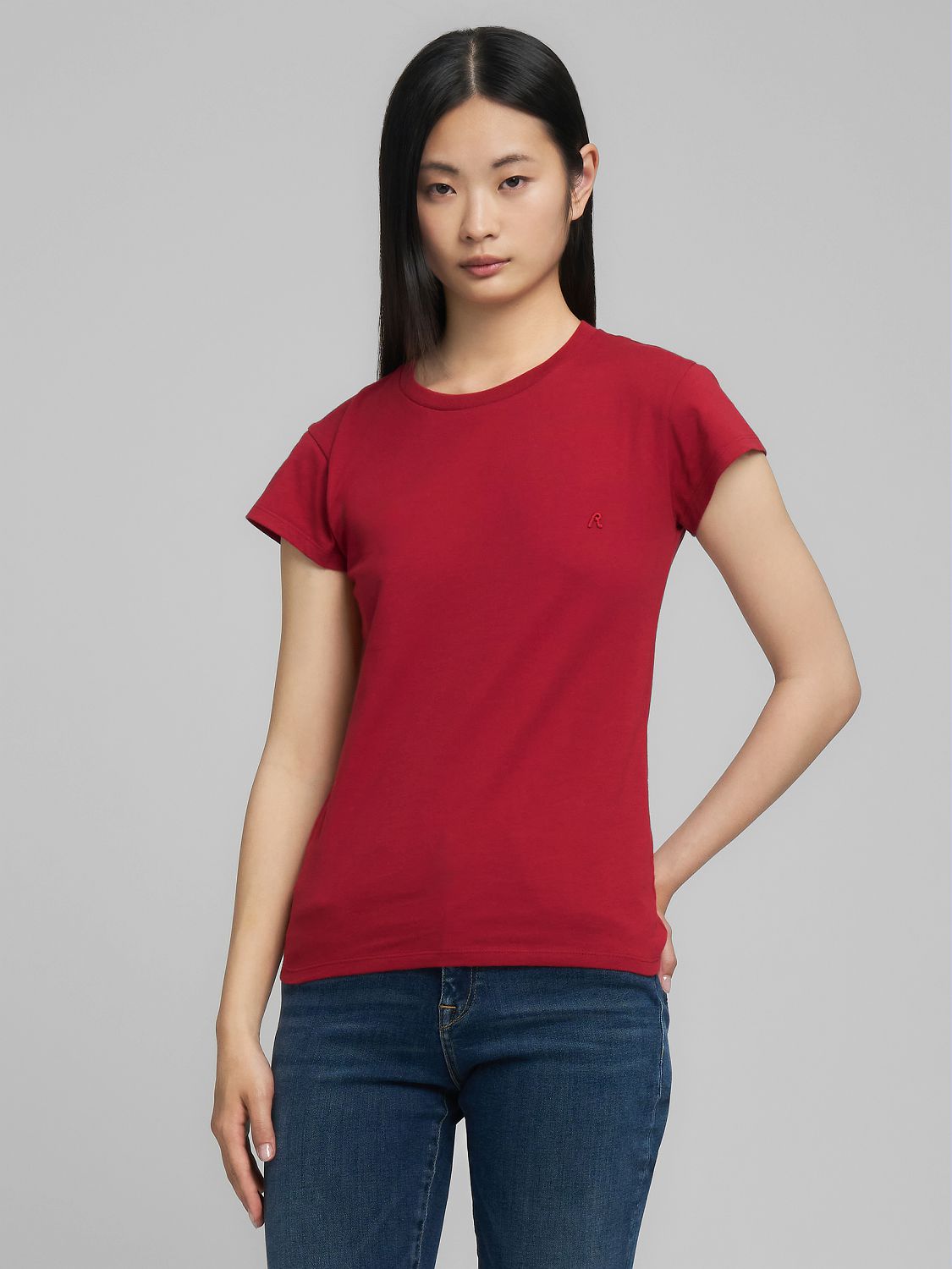 Dámské přiléhavé tričko s výšivkou