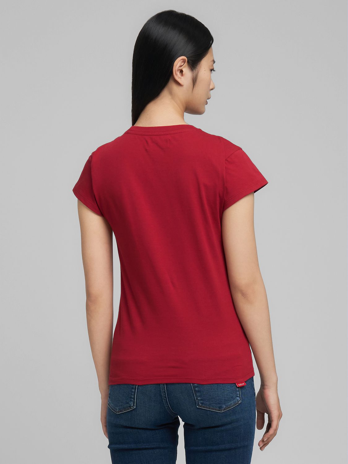 Dámské přiléhavé tričko s výšivkou