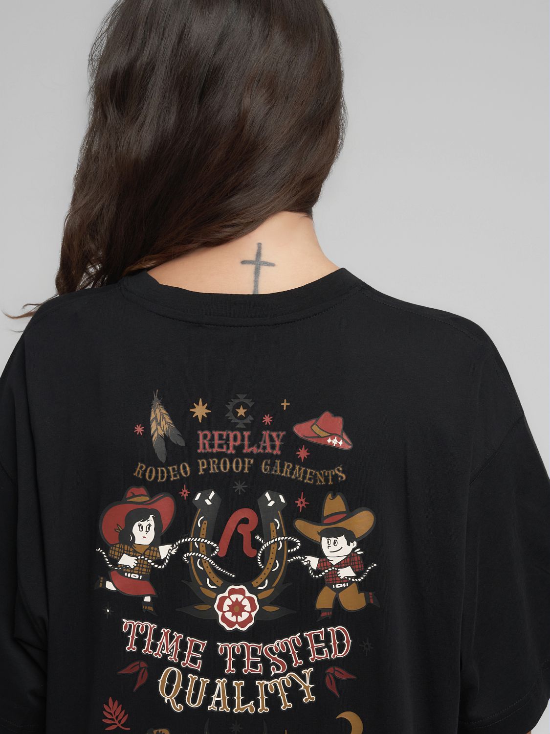 Volné tričko s potiskem na zádech