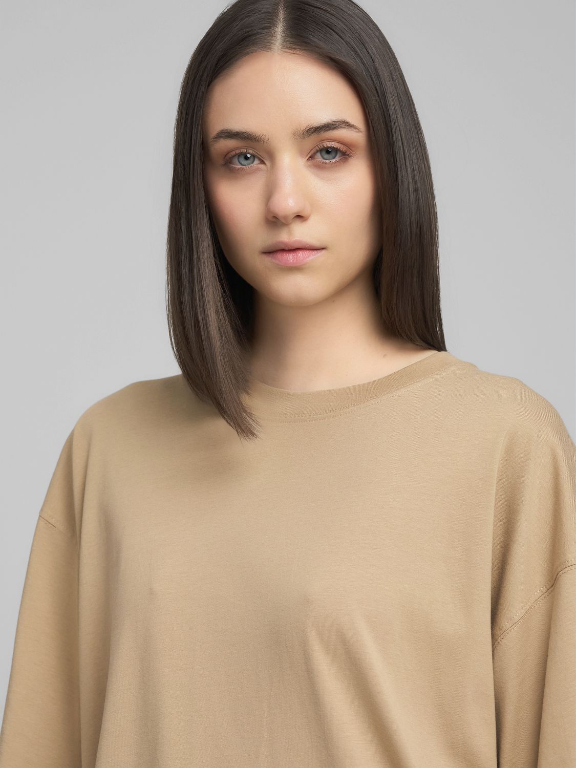 Volné tričko s potiskem na zádech