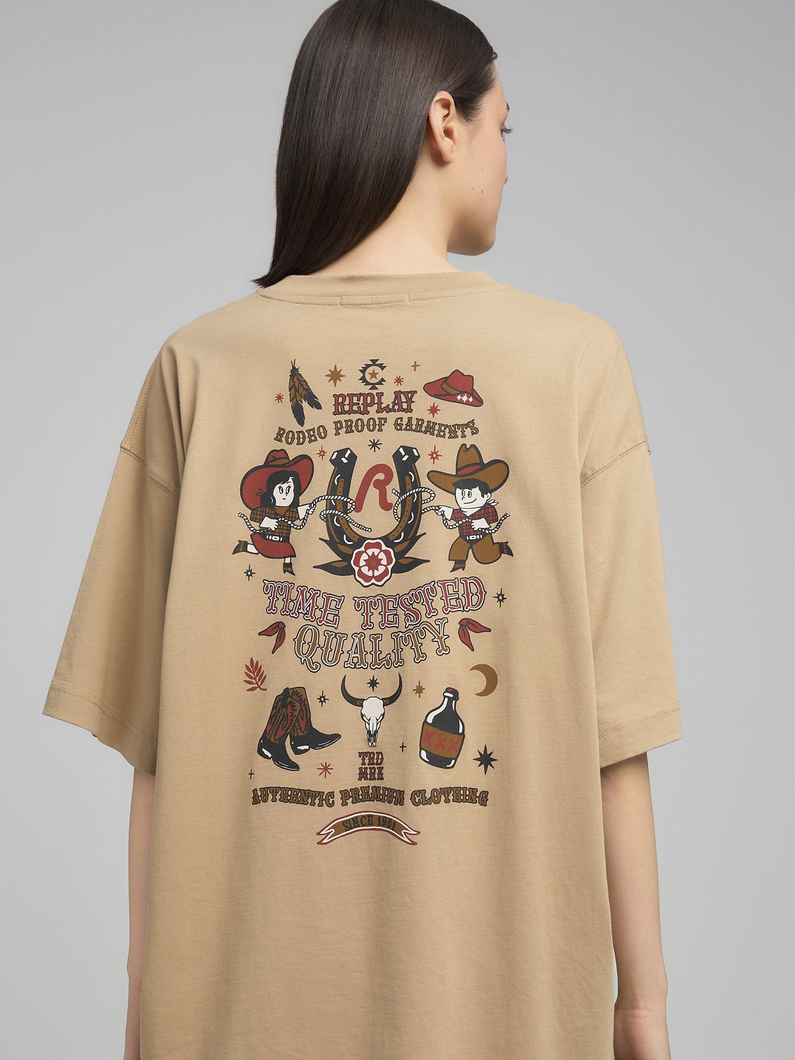 Volné tričko s potiskem na zádech