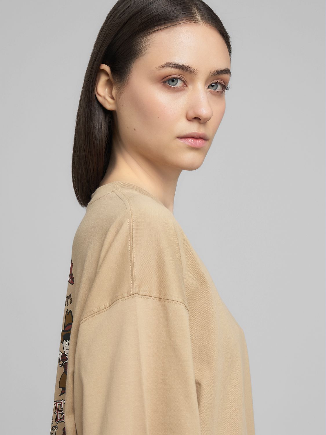 Volné tričko s potiskem na zádech