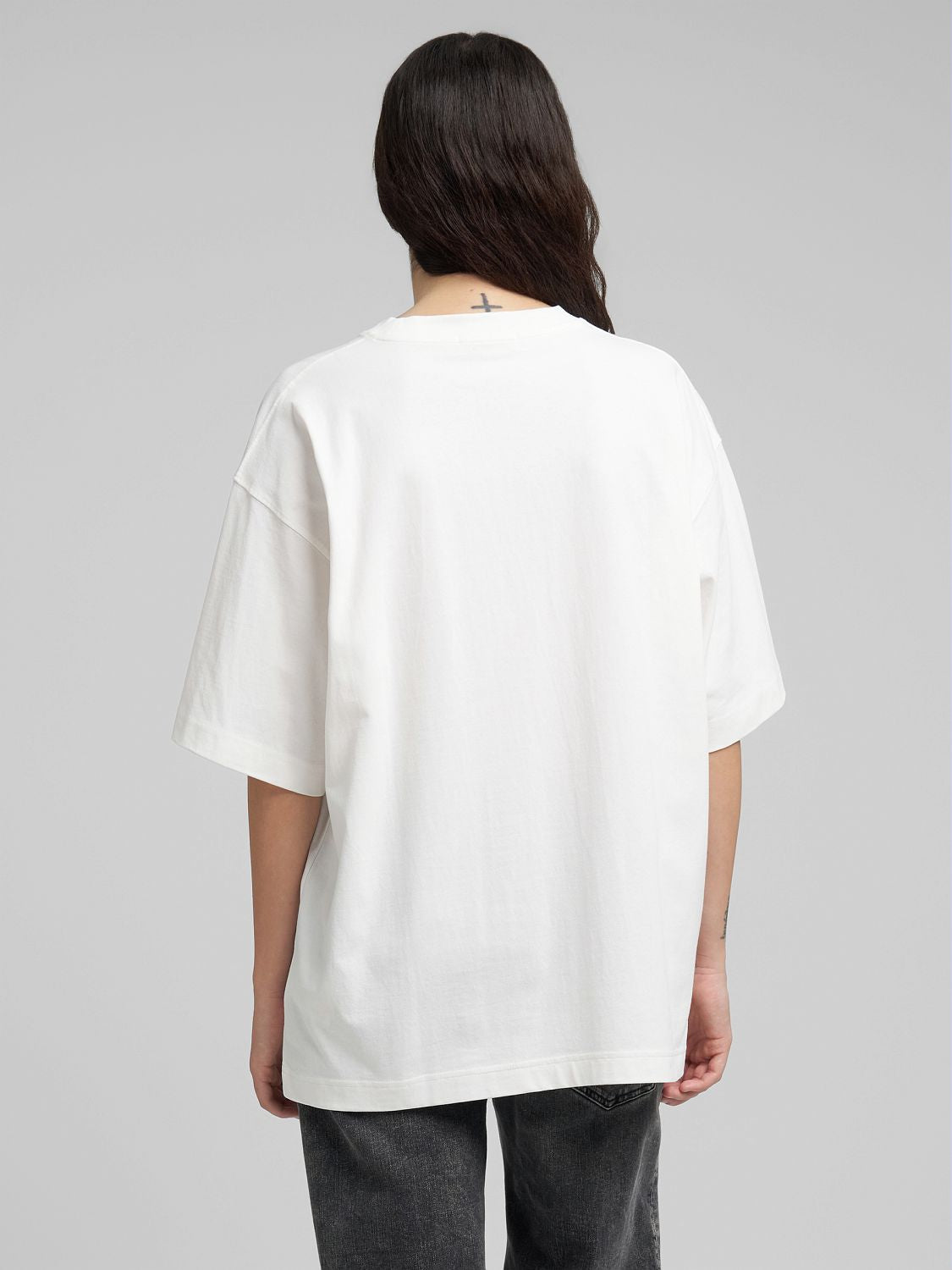 DÁMSKÉ TRIČKO VOLNÉHO STŘIHU S POTISKEM