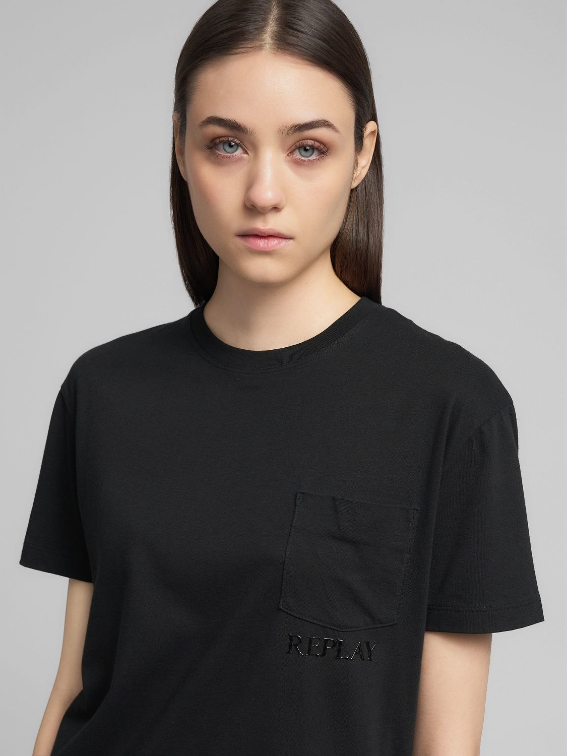 Dámské tričko s náprsní kapsou a logem Replay
