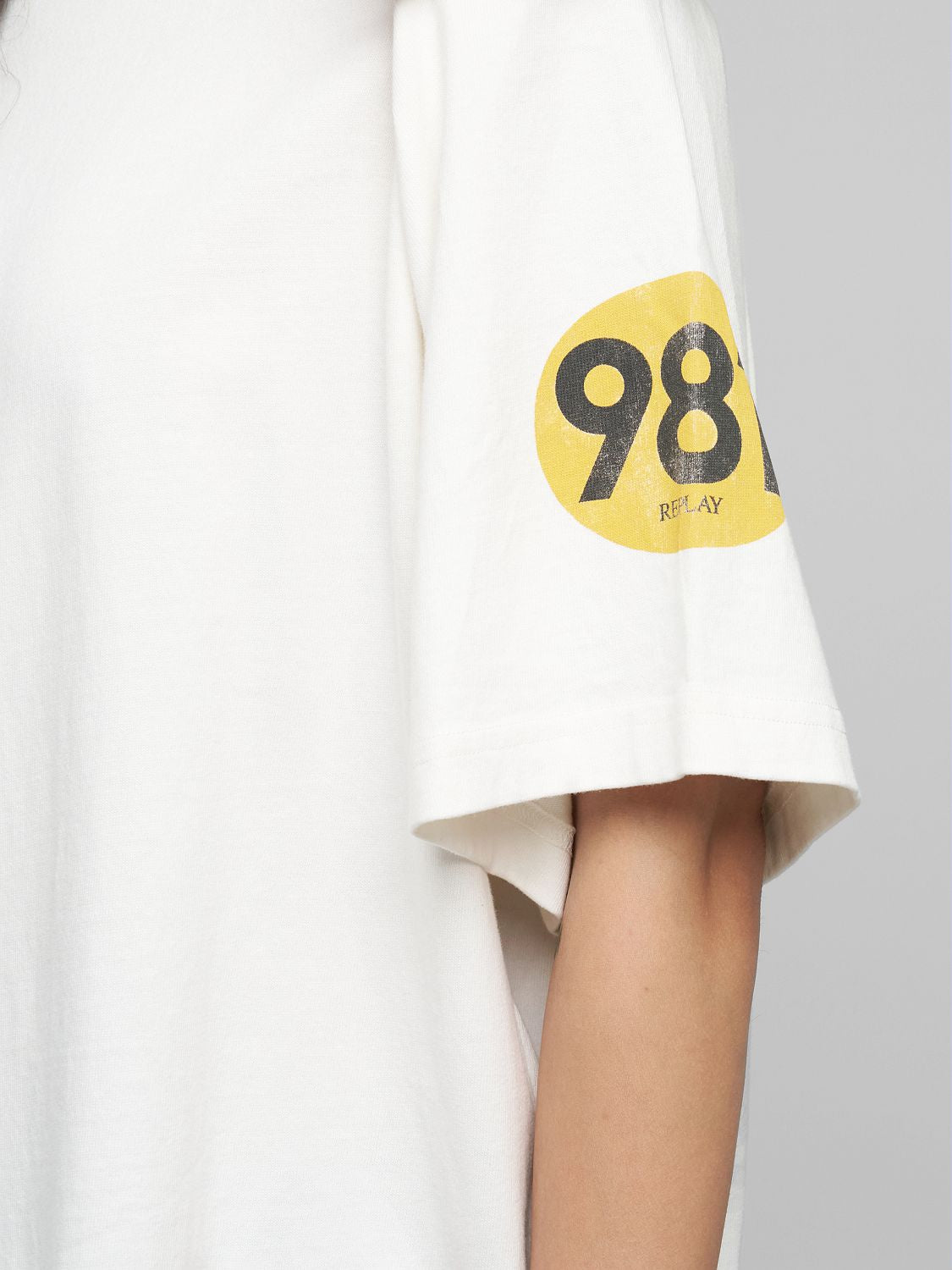 Dámské oversized tričko s potiskem na rukávu