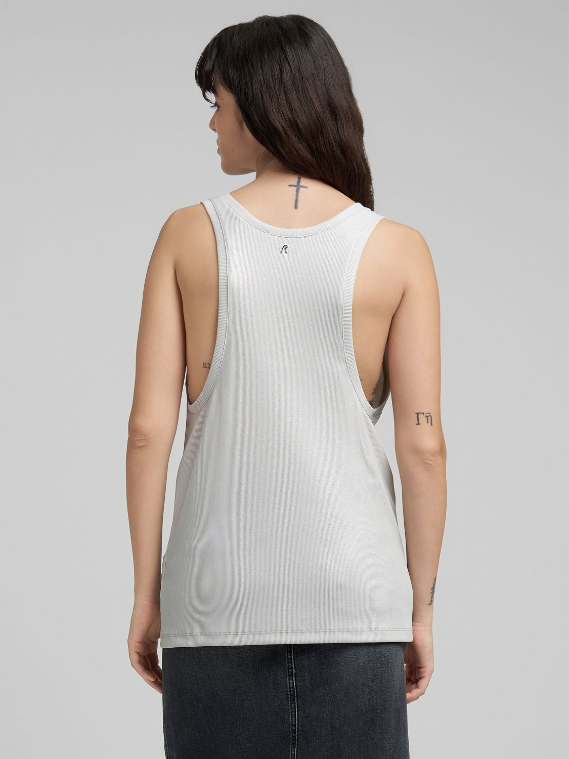 Elegantní metalické tílko