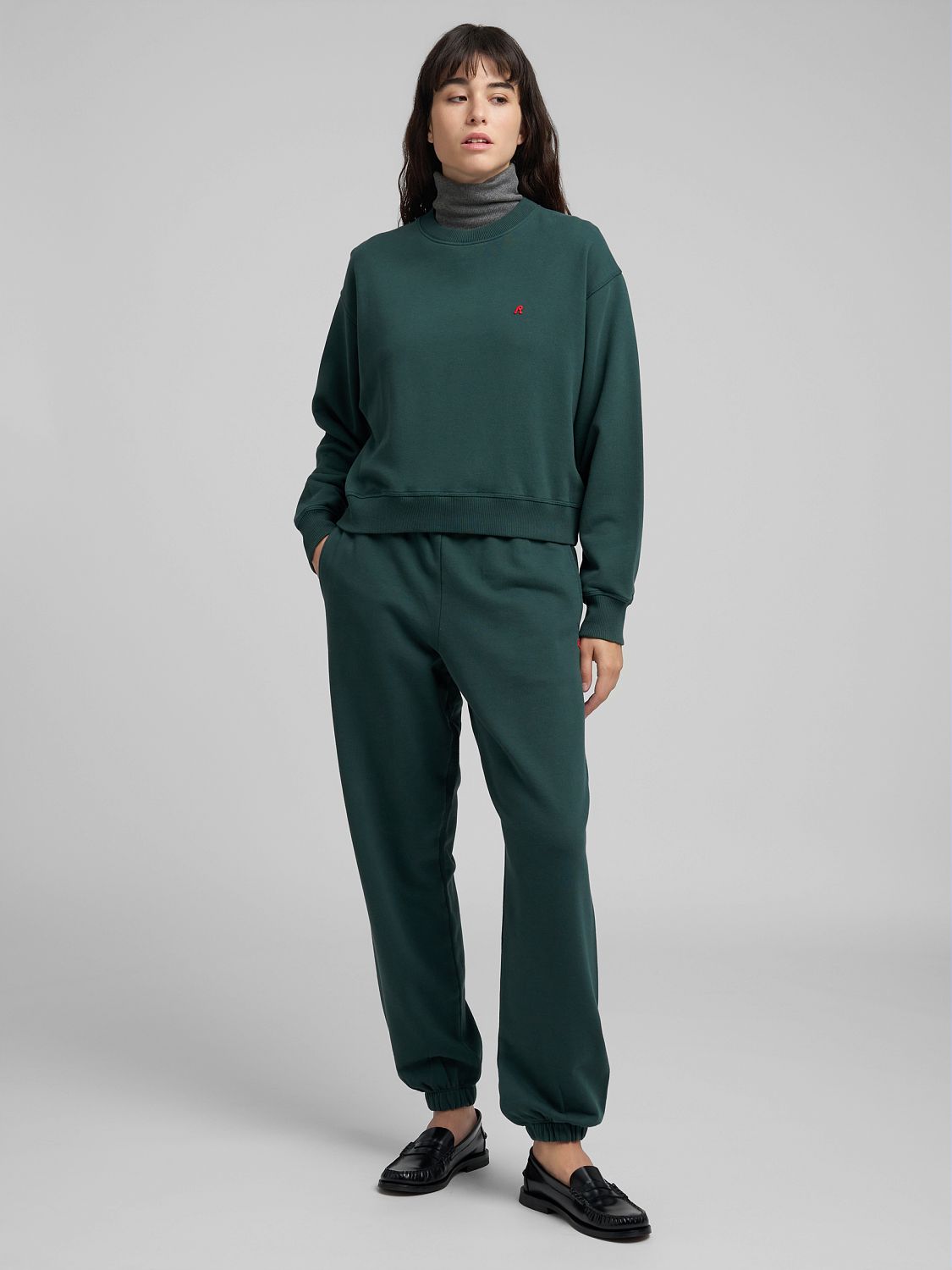 Dámská cropped mikina s decentní výšivkou R