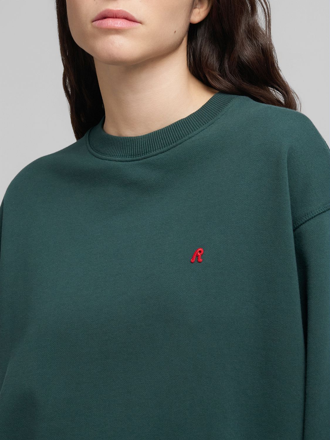 Dámská cropped mikina s decentní výšivkou R