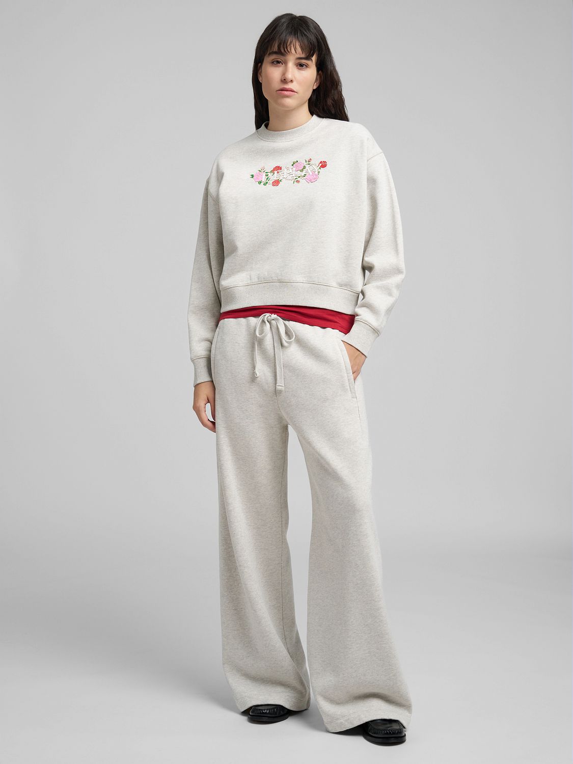 Mikina s květinovým potiskem a logem