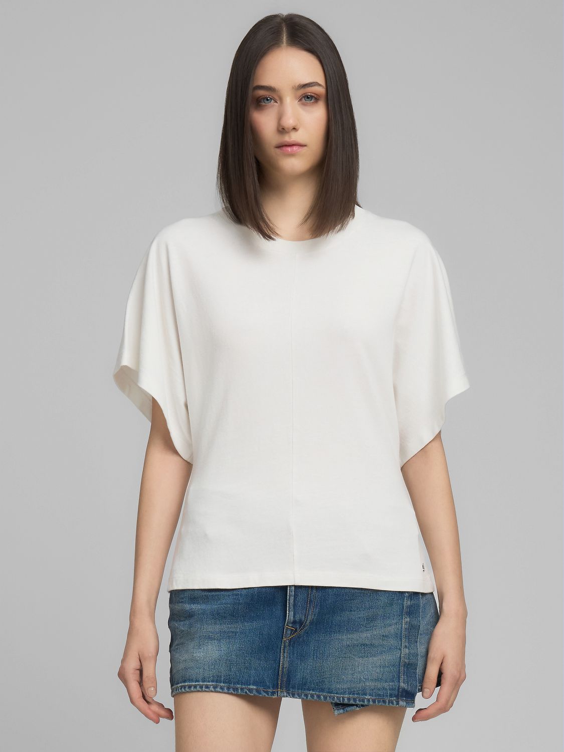 DÁMSKÉ SLIM TRIČKO S VIDITELNÝMI ŠVY