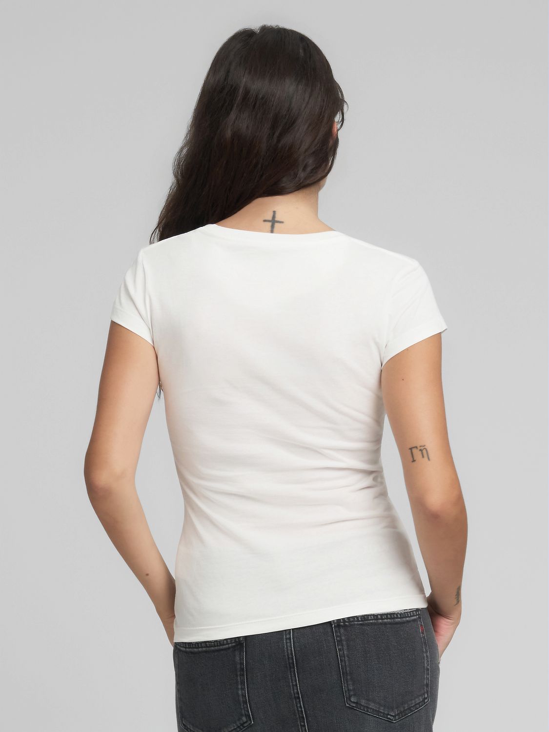 Dámské bavlněné tričko s výstřihem do V a decentním nápisem Replay