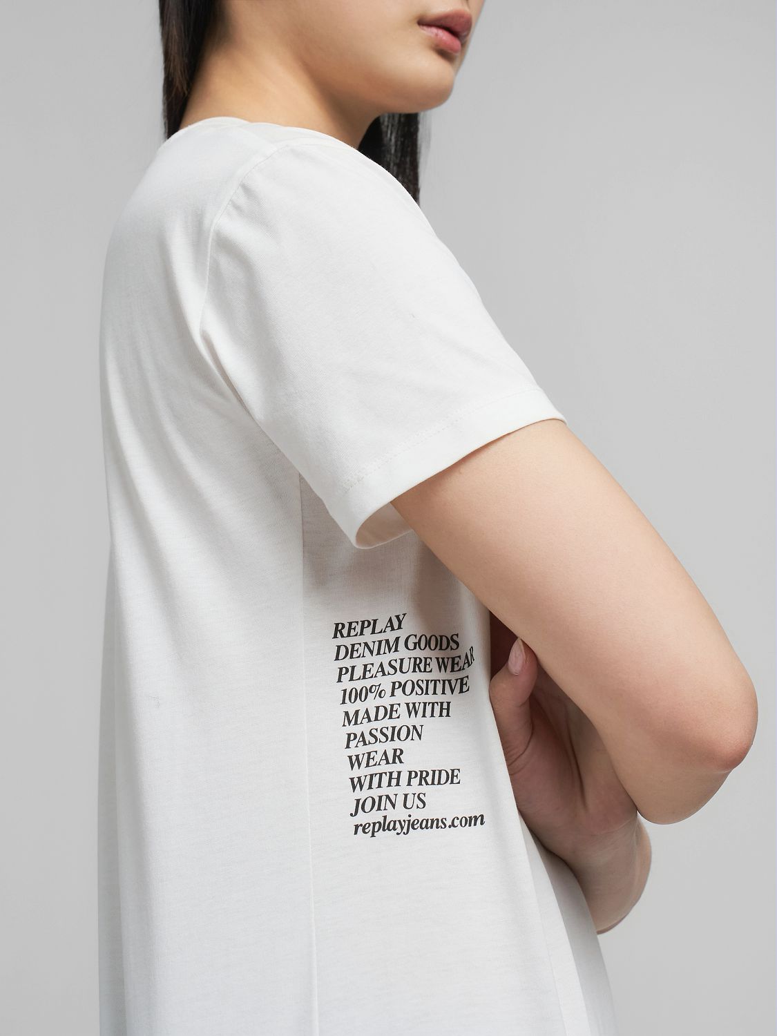 Jednoduché tričko s potiskem na boku