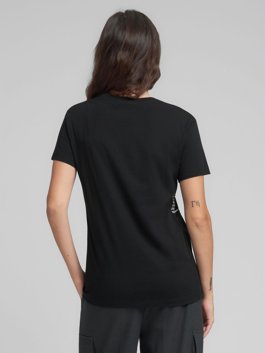 Jednoduché tričko s potiskem na boku