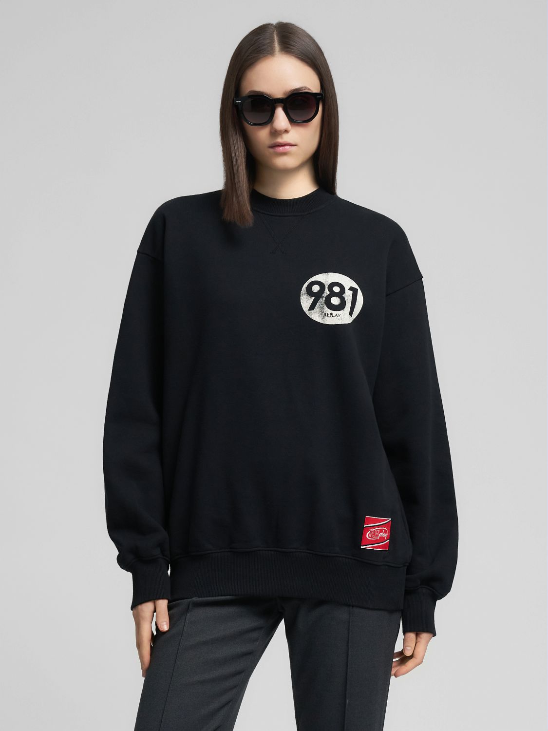 MIKINA S POTISKEM NA HRUDI