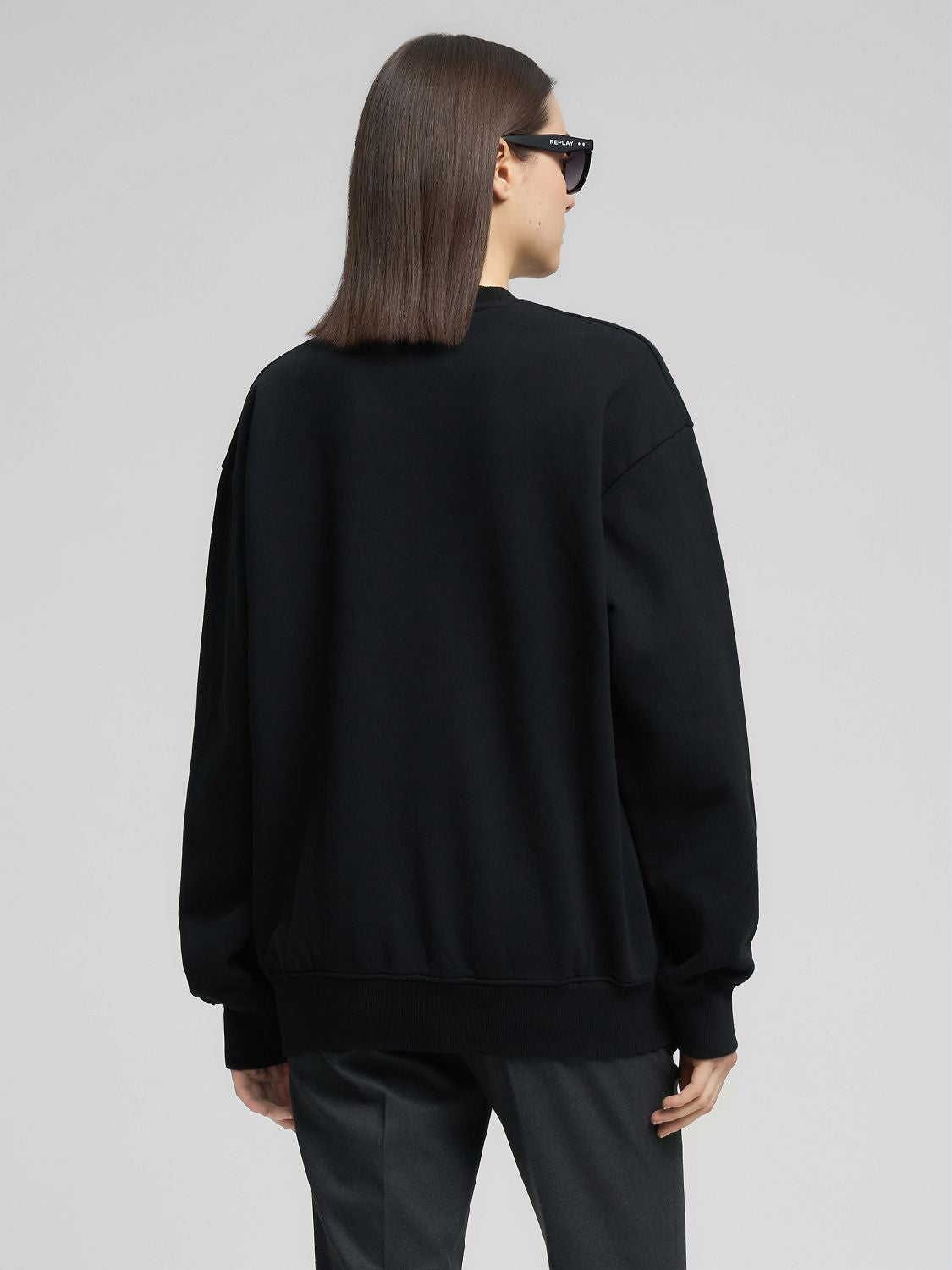 MIKINA S POTISKEM NA HRUDI