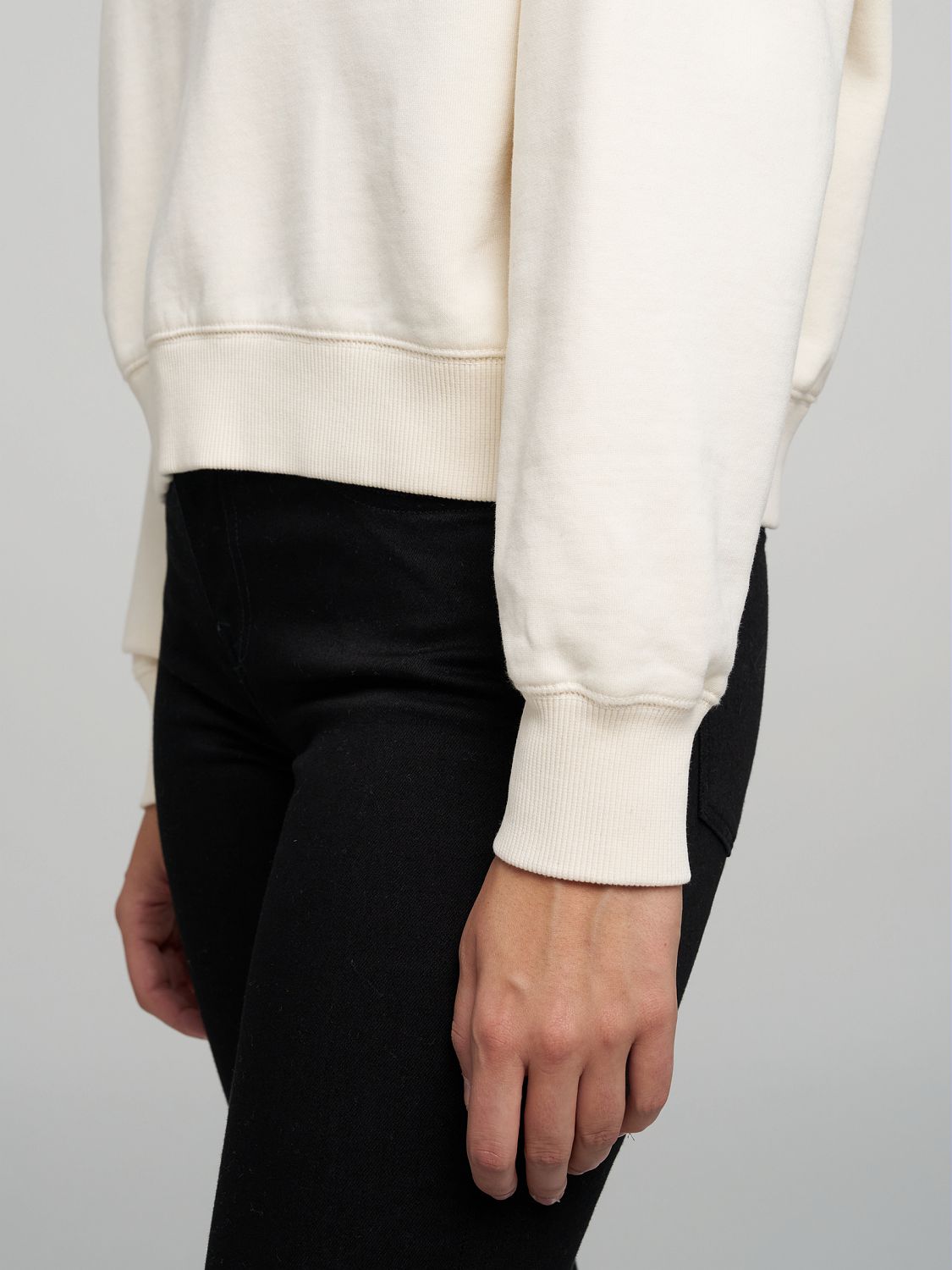 Krátká mikina s kapucí a potiskem