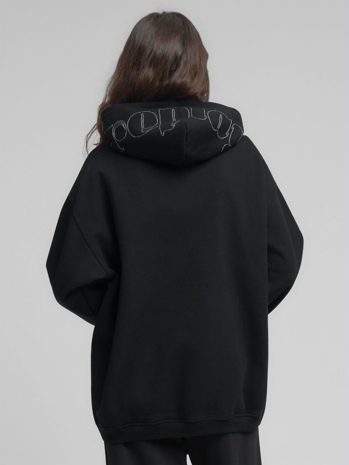 Oversized mikina s výšivkou na kapuci