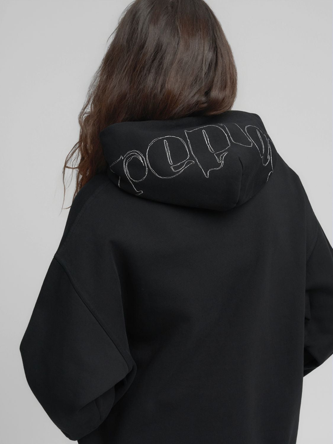 Oversized mikina s výšivkou na kapuci