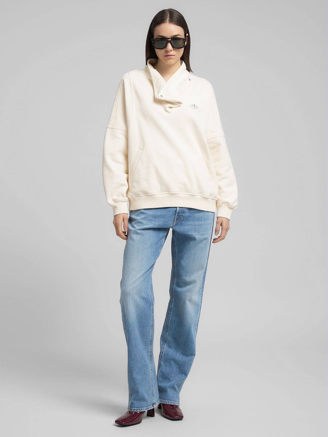 Dámská mikina s klokaní kapsou a límcem