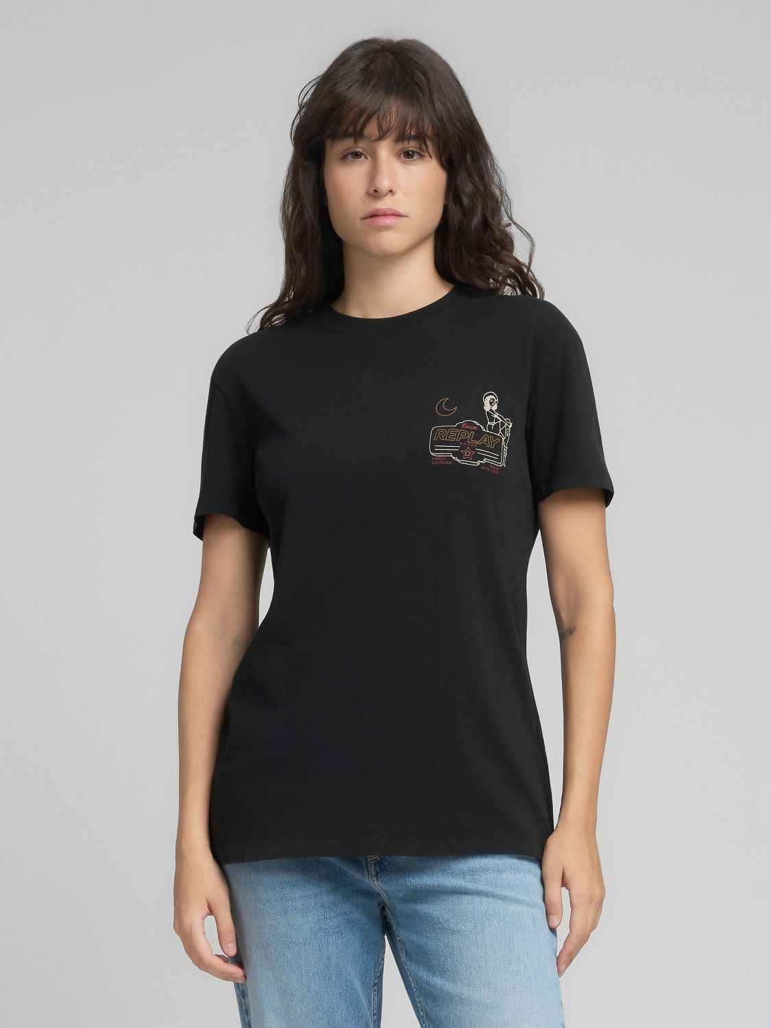 Tričko s malým potiskem na hrudi