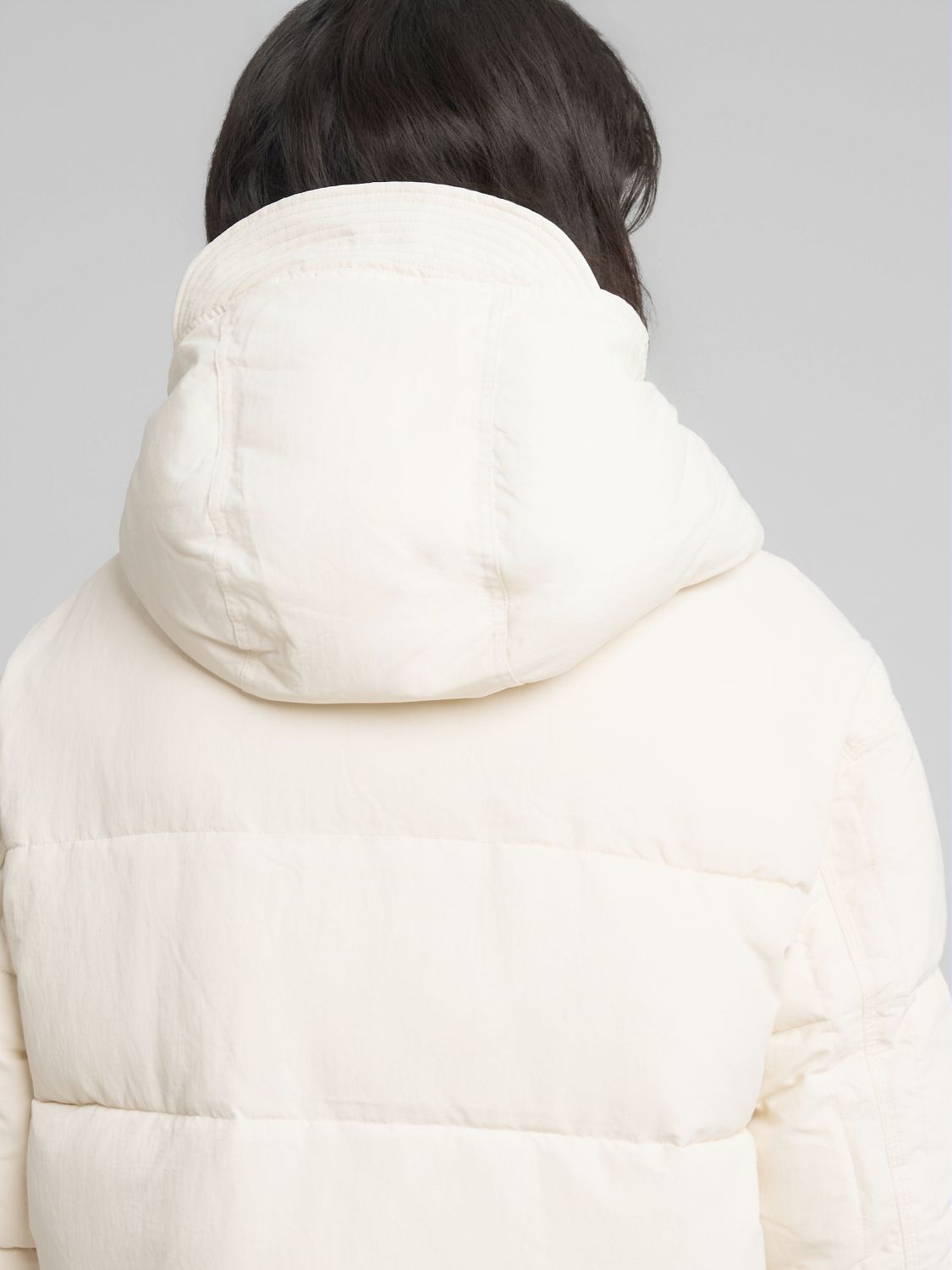 Prošívaná bunda s kapucí