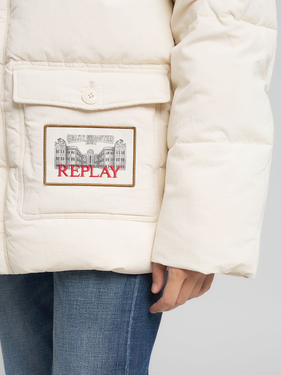 Prošívaná bunda s kapucí