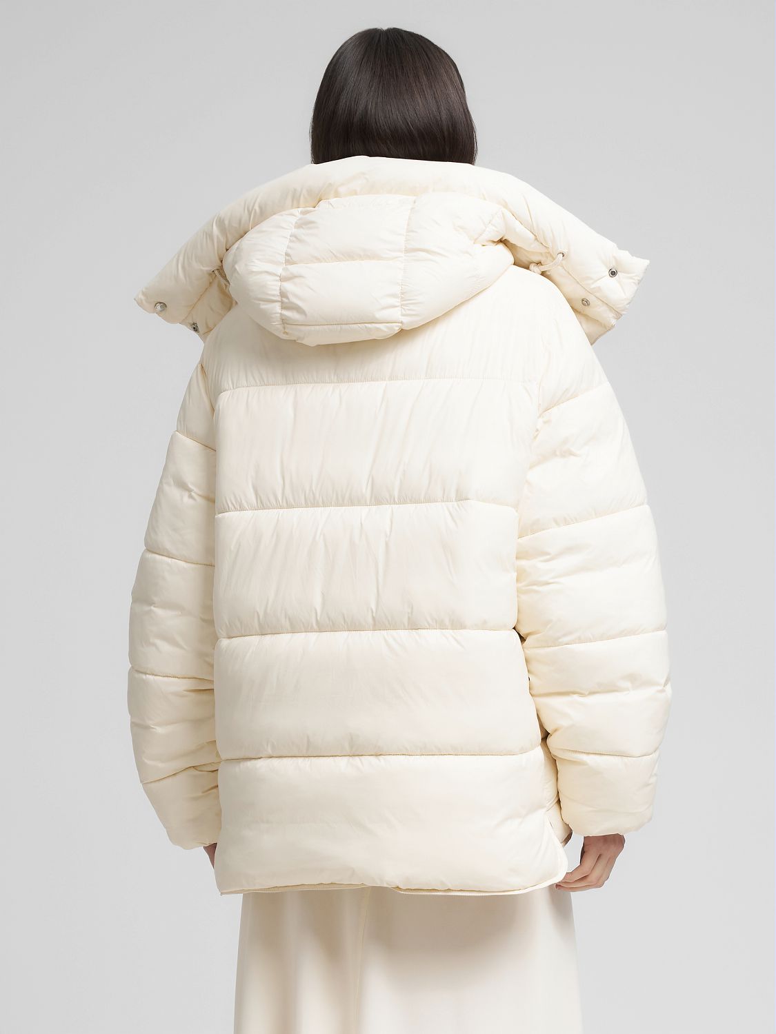 Prošívaná bunda s vysokým límcem a kapucí