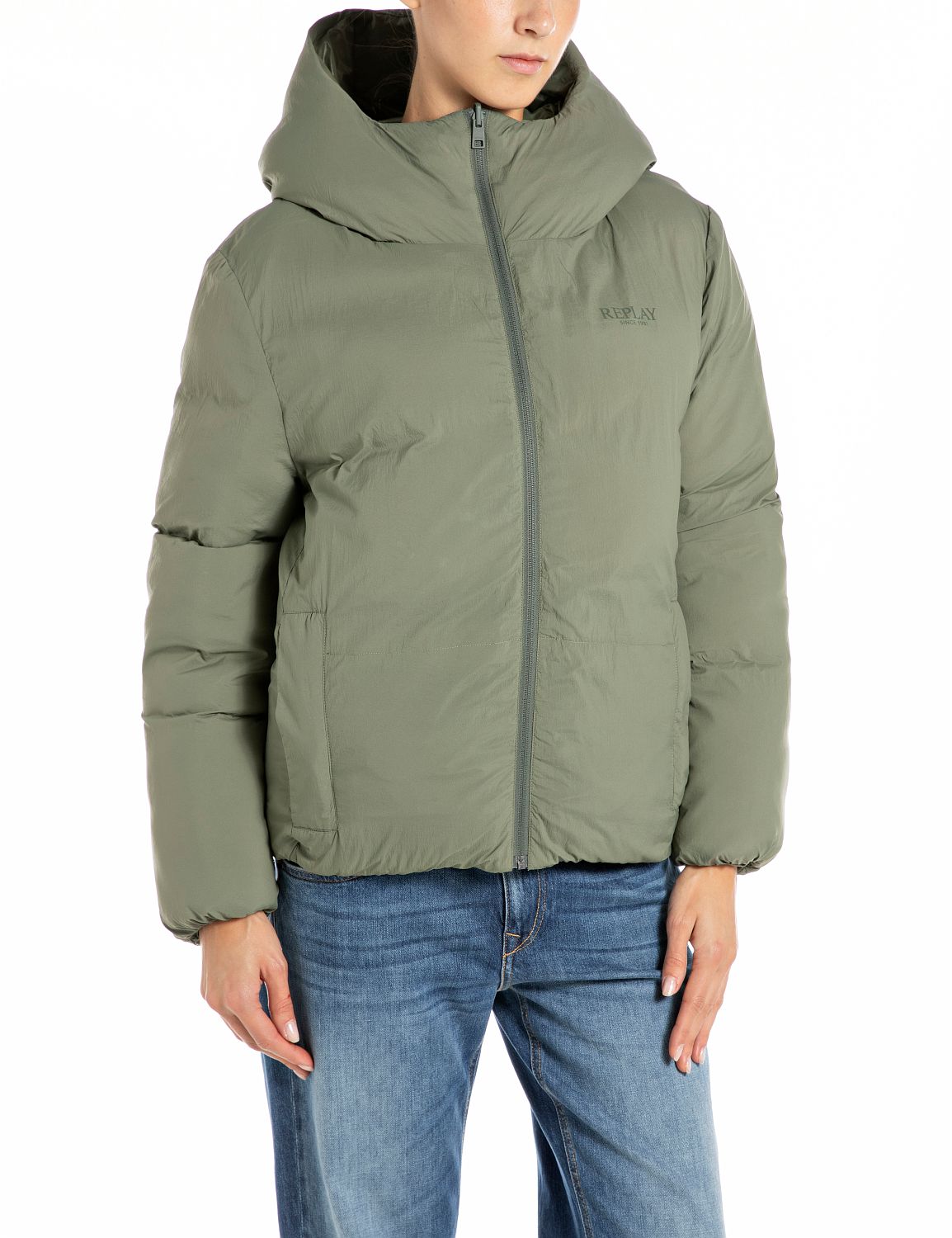 Dámská prošívaná bunda z lesklého nylonu