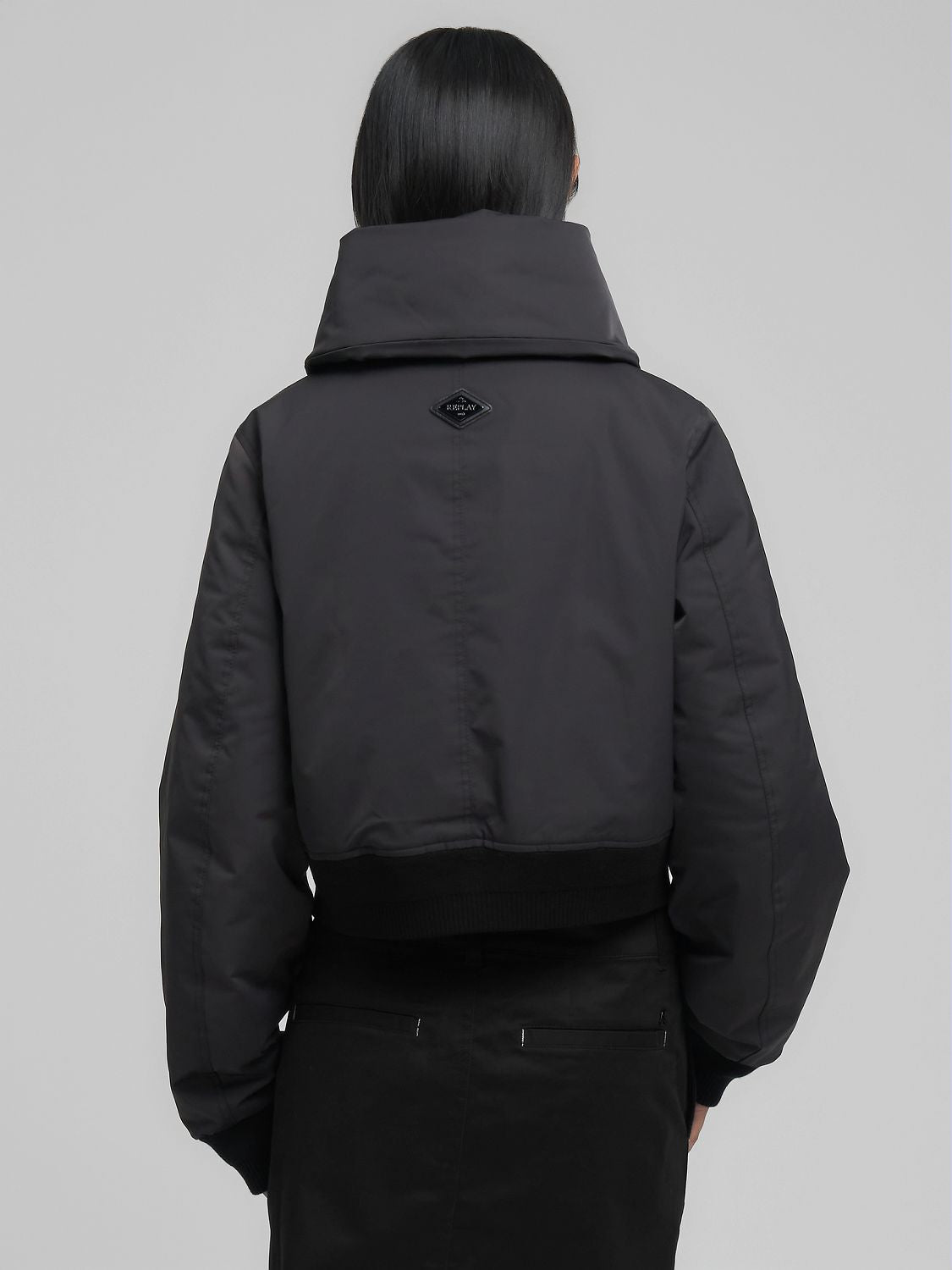 Stylová cropped bunda