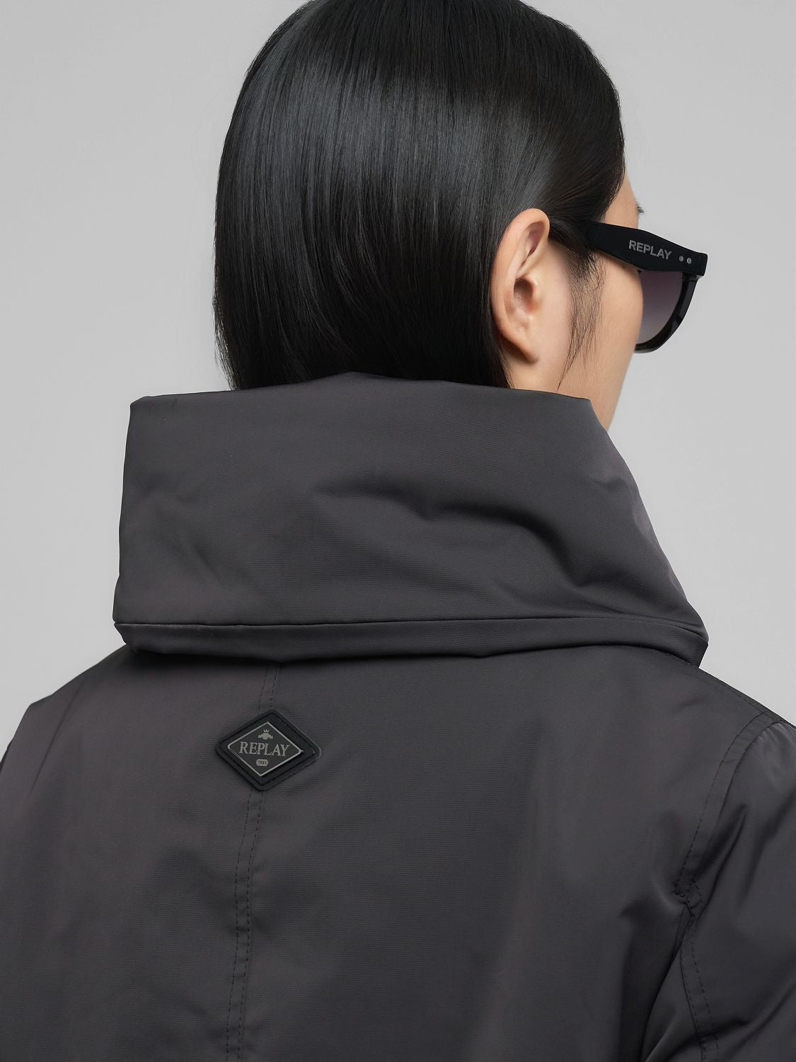 Stylová cropped bunda