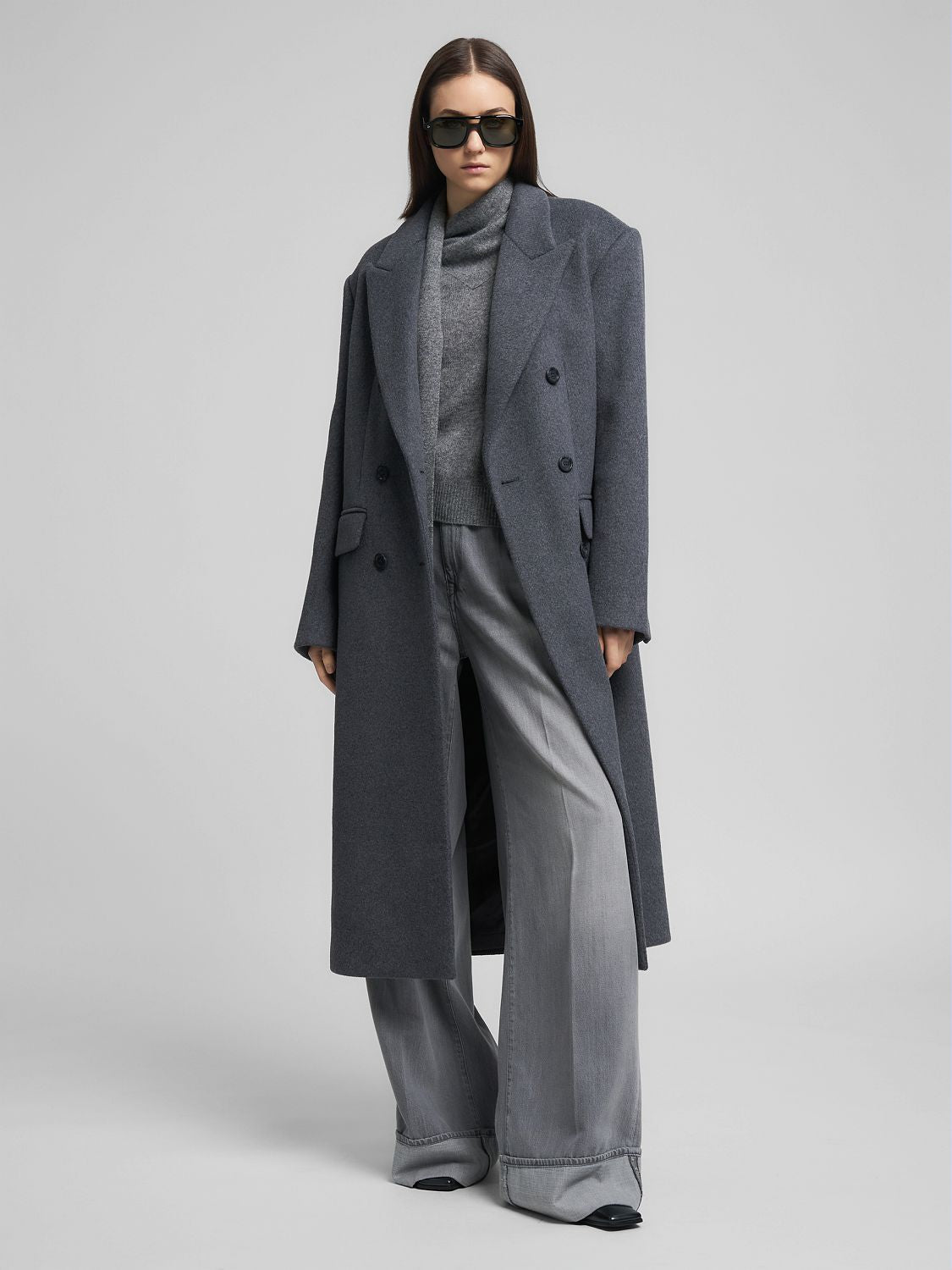 Dlouhý vlněný kabát s klopami