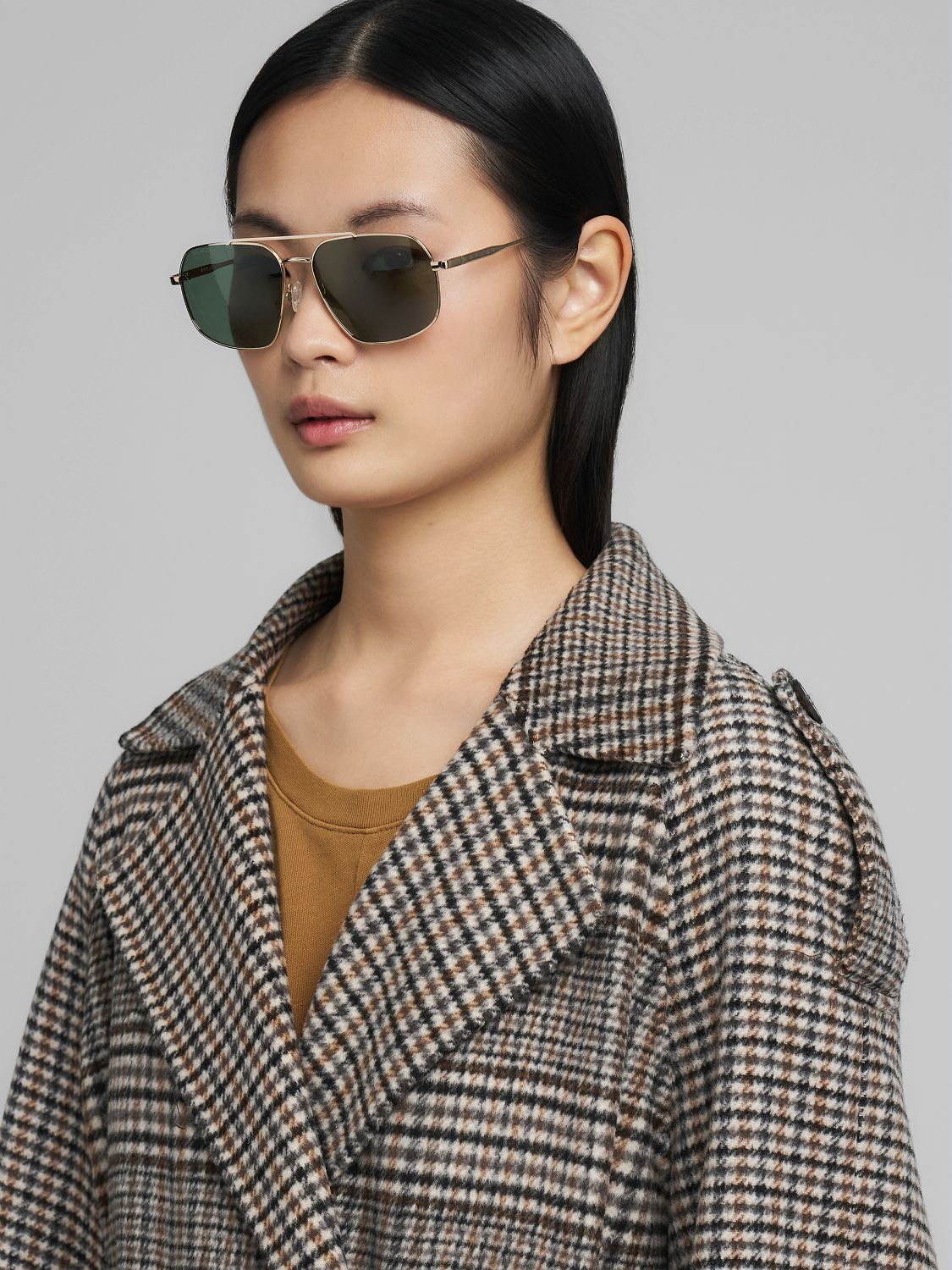 Dlouhý kostkovaný kabát s třásněmi a páskem