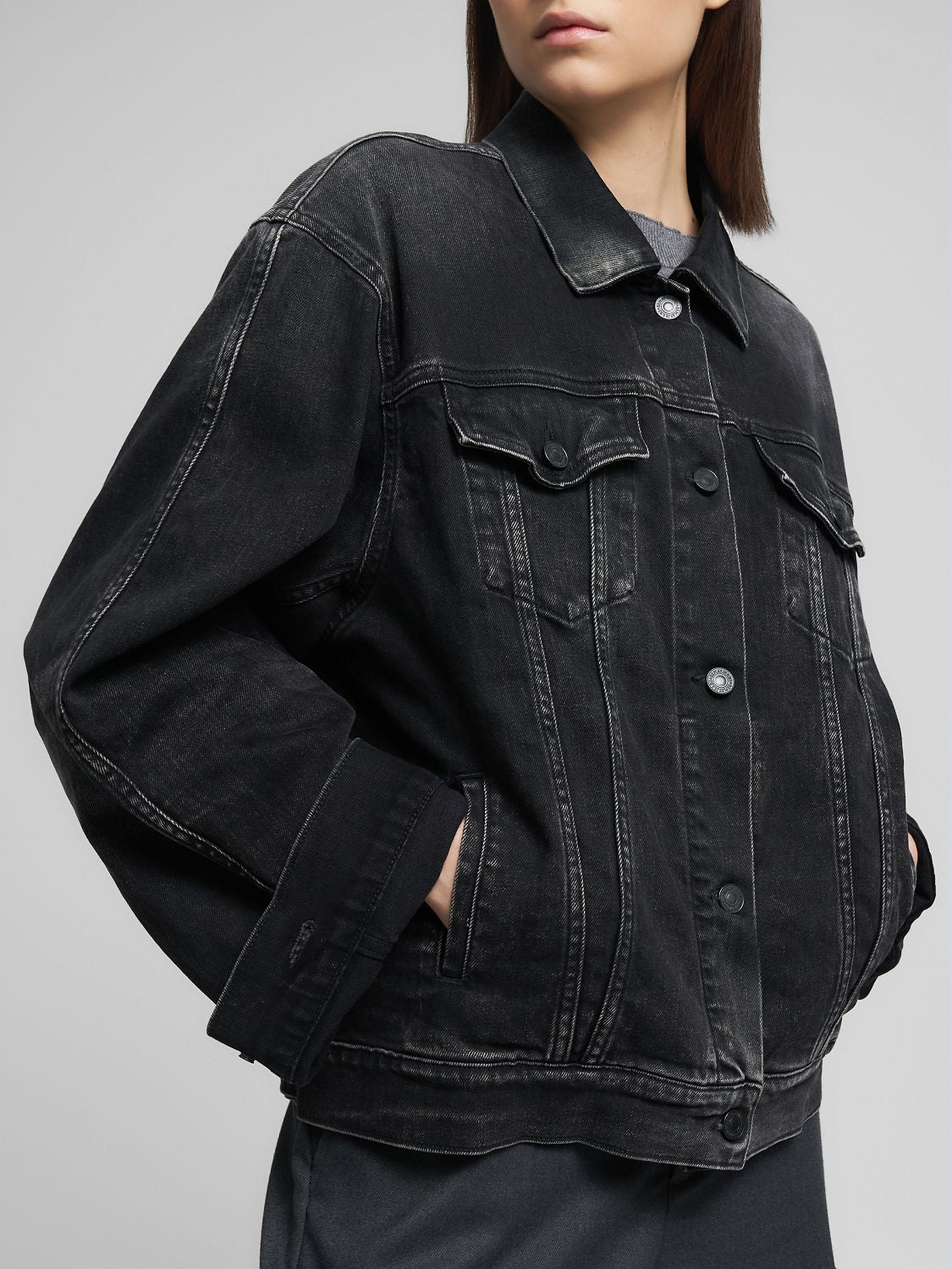 ČERNÁ DŽÍNOVÁ BUNDA