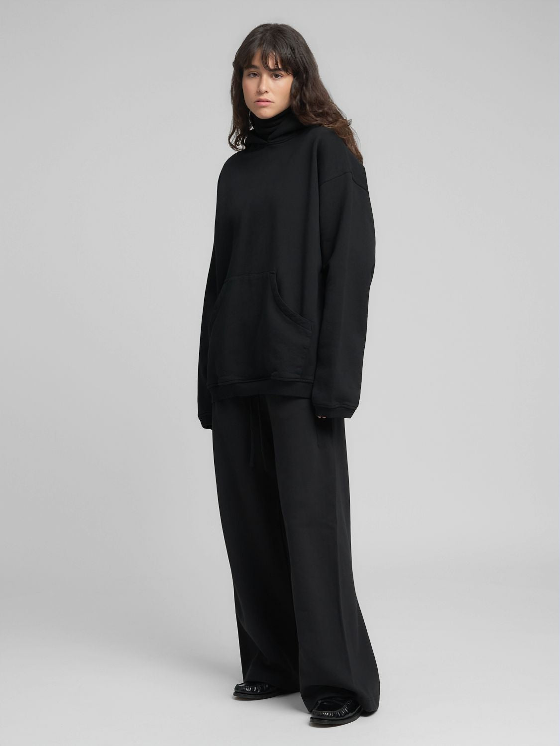 Dámské tepláky s širokými nohavicemi