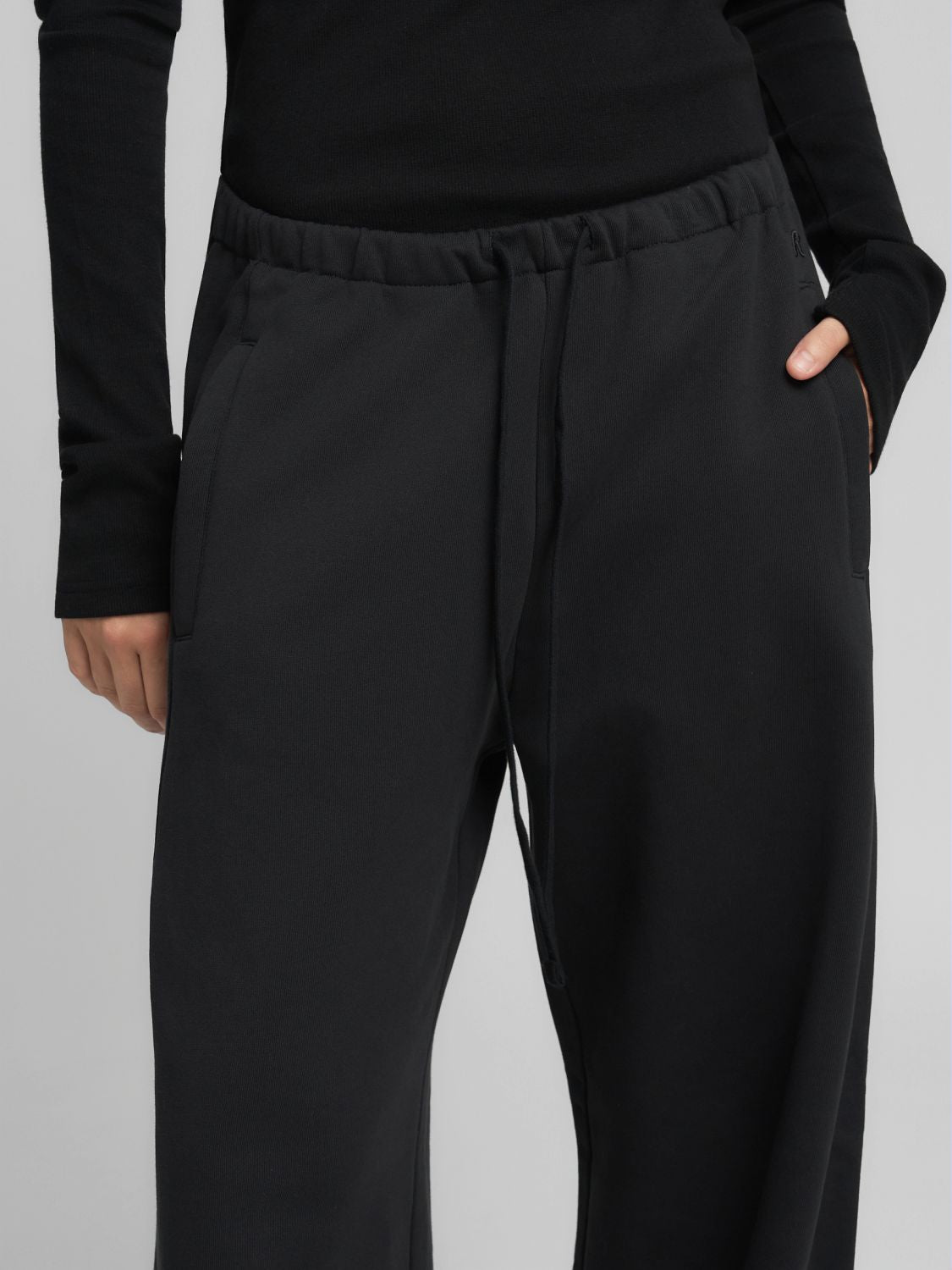 Dámské tepláky s širokými nohavicemi